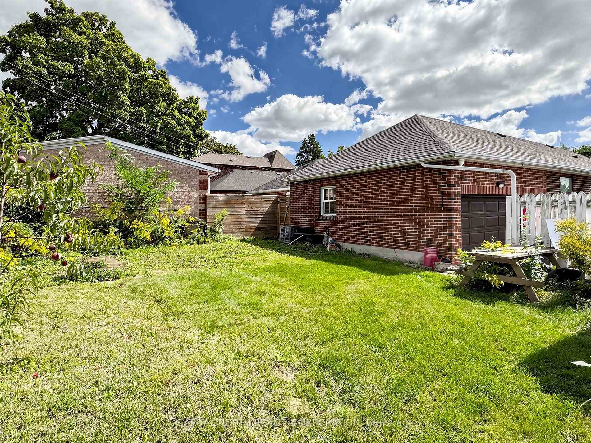 Photo 34 of 70 Beechborough Avenue, North York, Beechborough-Greenbrook — HOMEH