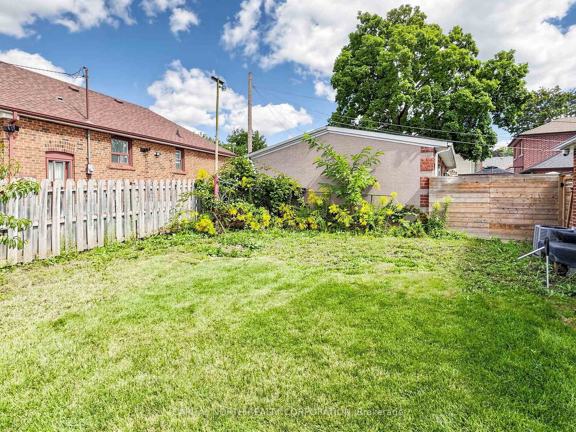 Photo 36 of 70 Beechborough Avenue, North York, Beechborough-Greenbrook — HOMEH