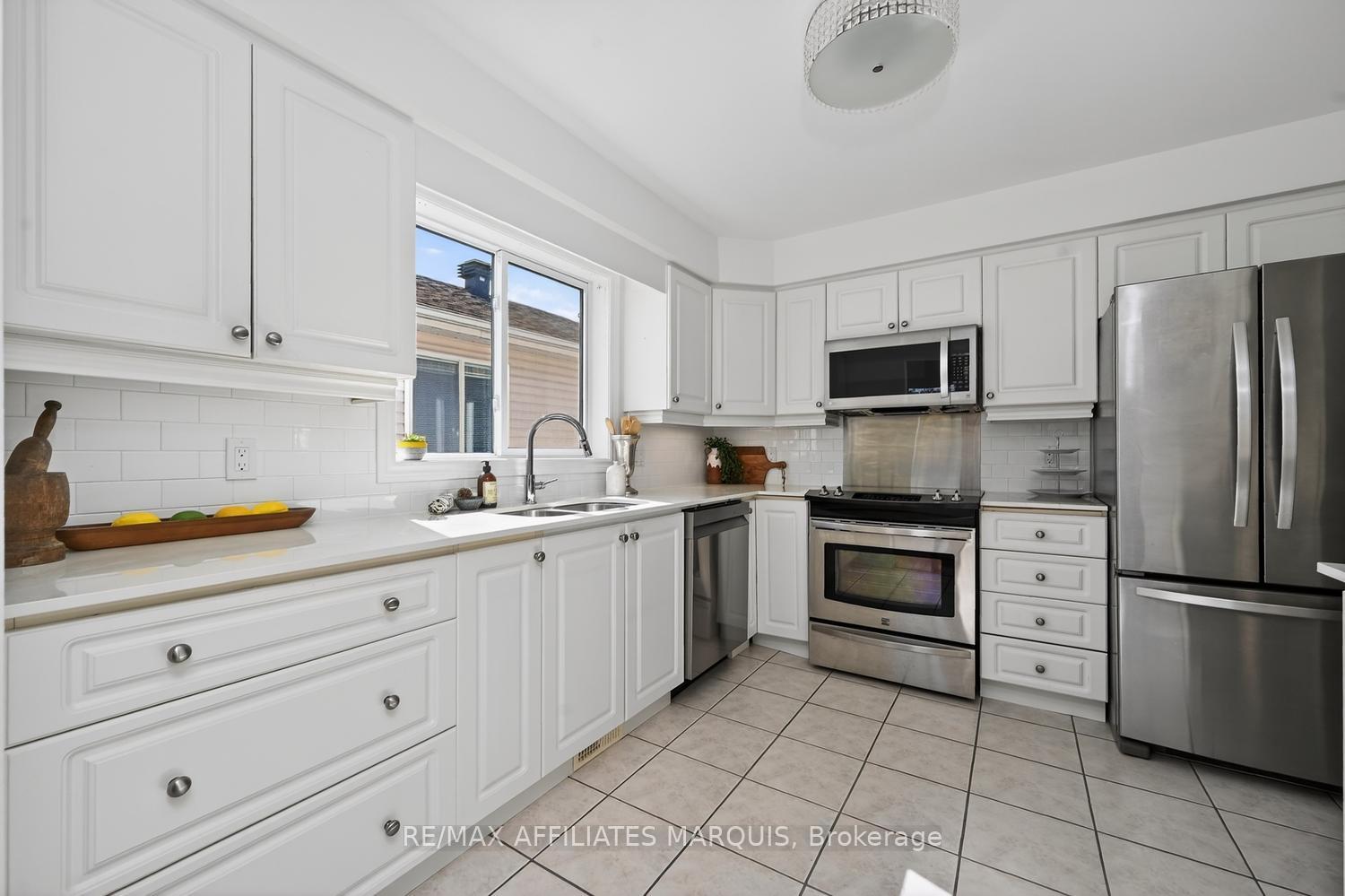 Photo 20 of 11 Decaria Boulevard, Perth, Perth — HOMEH