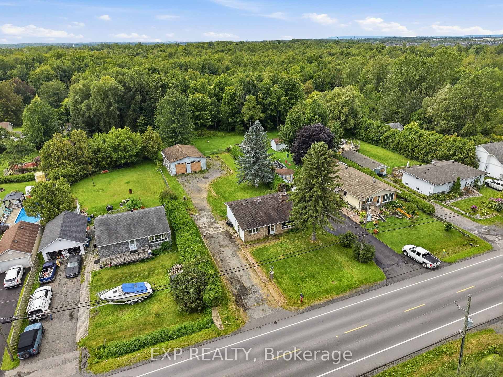 Photo 1 of 2498 Mer Bleue Road, Ottawa, Mer Bleue/Bradley Estates/Anderson Park — HOMEH
