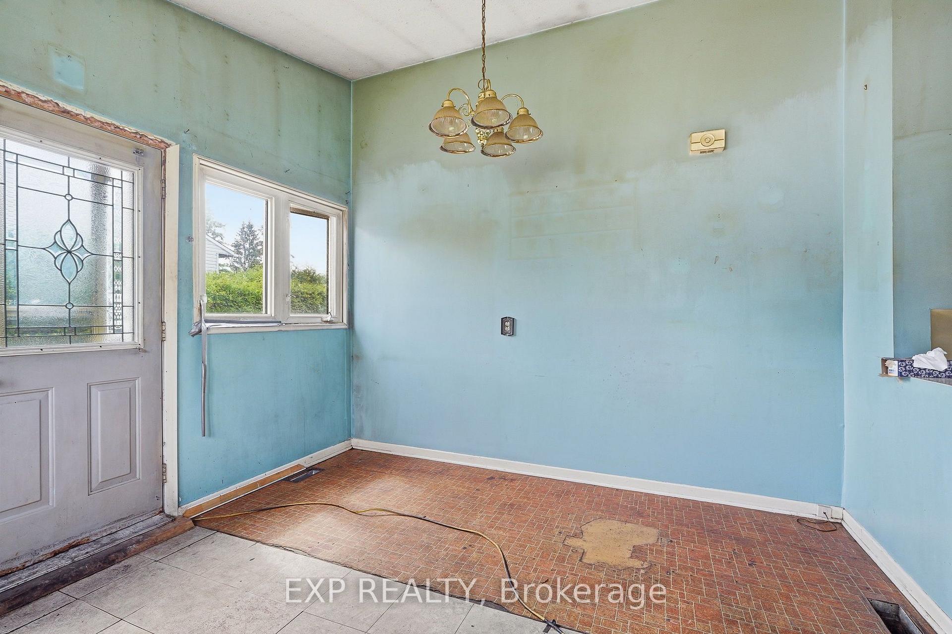 Photo 4 of 2498 Mer Bleue Road, Ottawa, Mer Bleue/Bradley Estates/Anderson Park — HOMEH