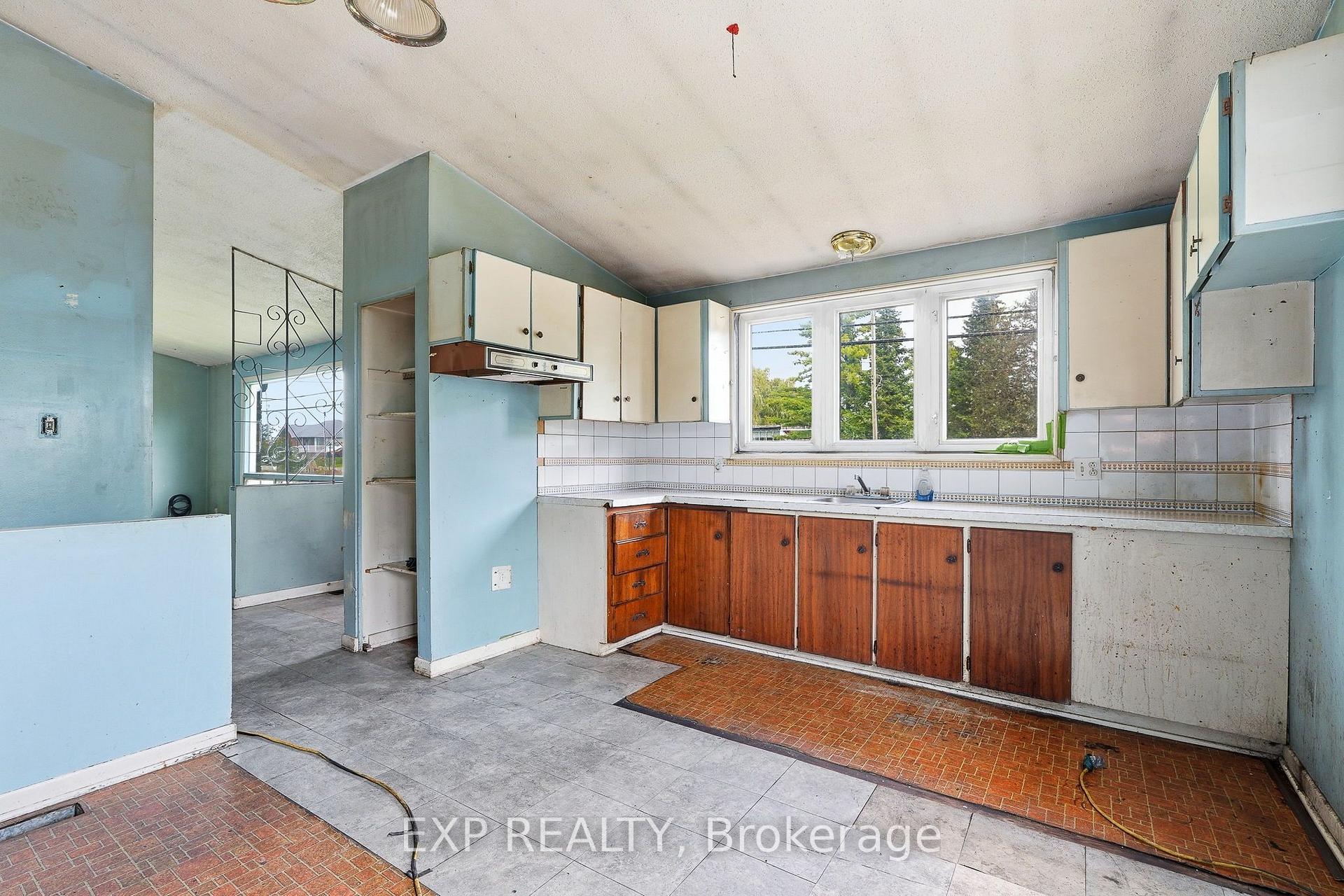 Photo 6 of 2498 Mer Bleue Road, Ottawa, Mer Bleue/Bradley Estates/Anderson Park — HOMEH
