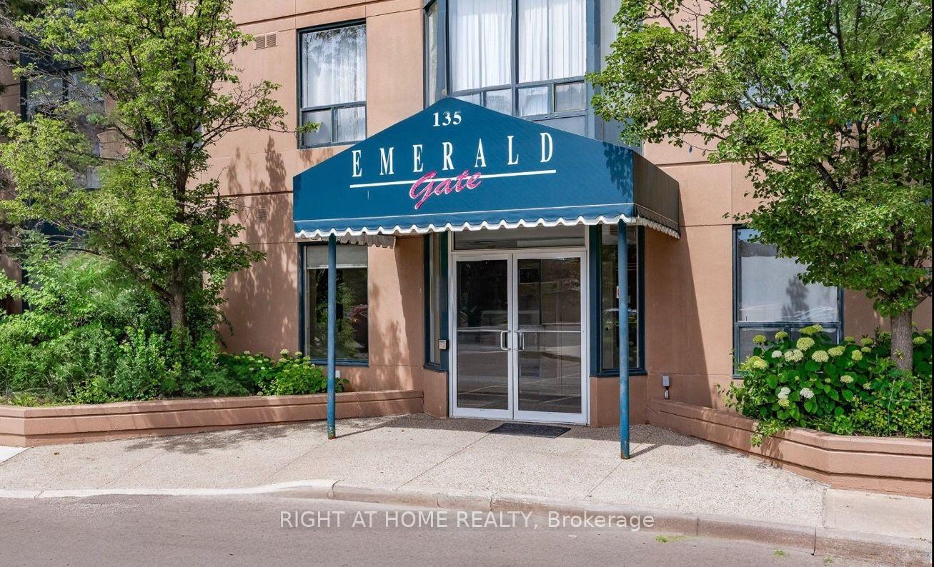 Photo of Unit 808, 135 Hillcrest Avenue S