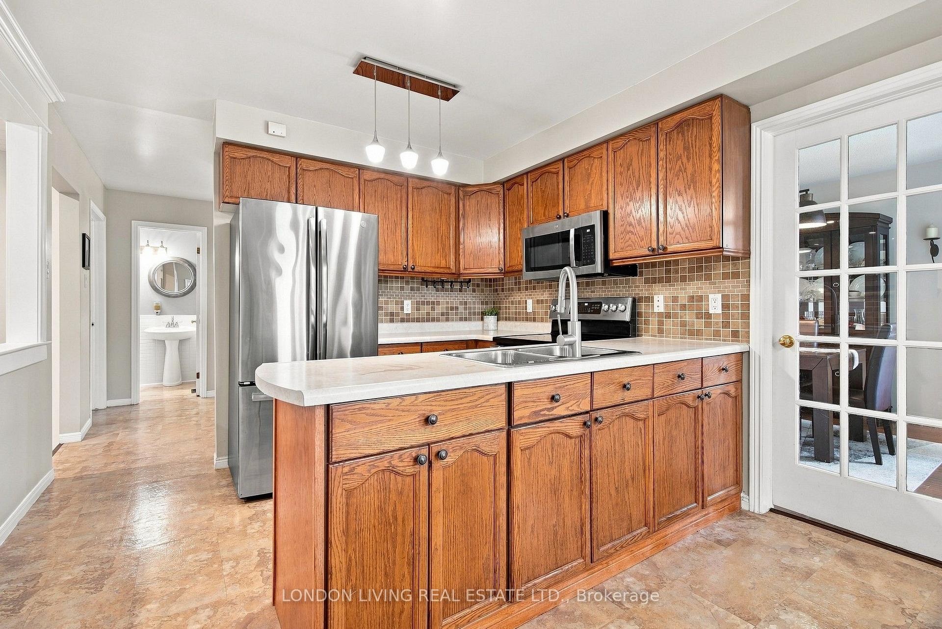 Photo 14 of 704 Homeview Road, London, South Q — HOMEH