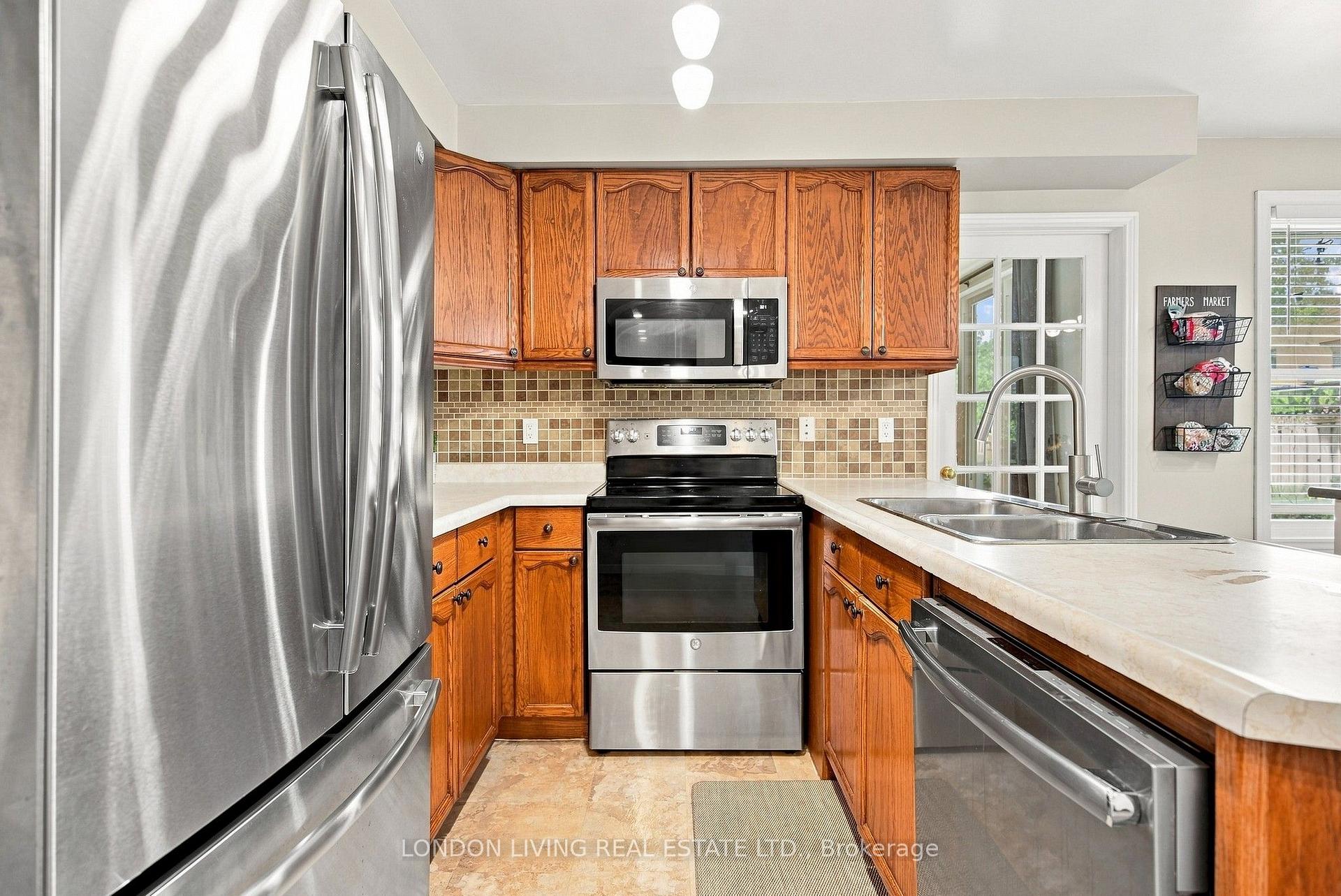 Photo 15 of 704 Homeview Road, London, South Q — HOMEH