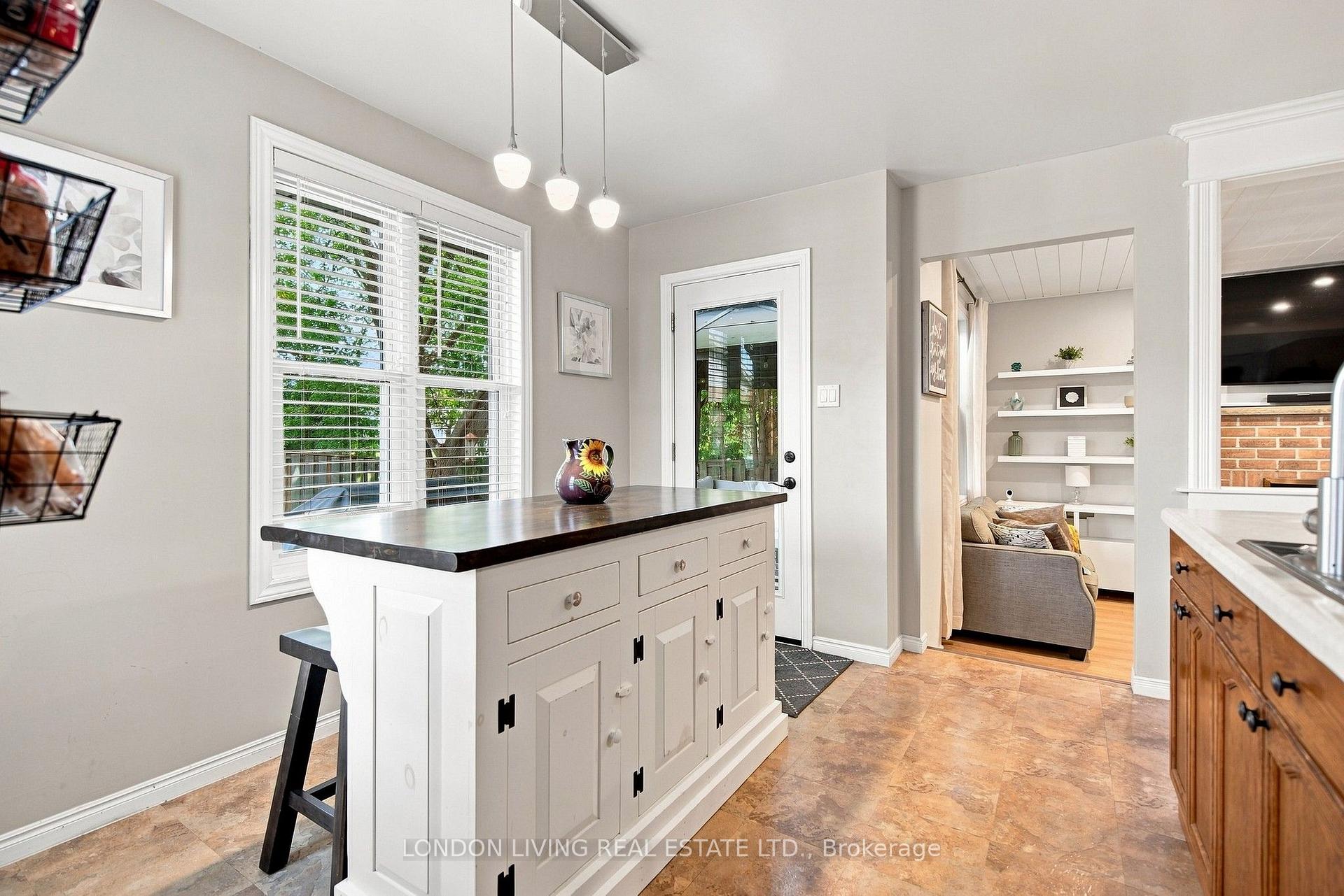 Photo 19 of 704 Homeview Road, London, South Q — HOMEH
