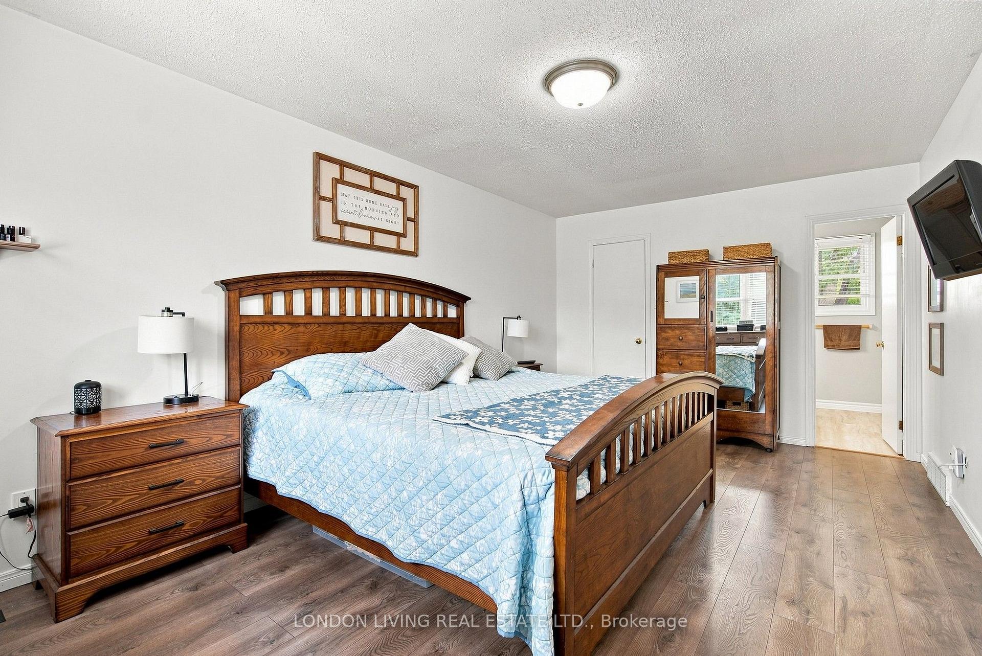Photo 23 of 704 Homeview Road, London, South Q — HOMEH