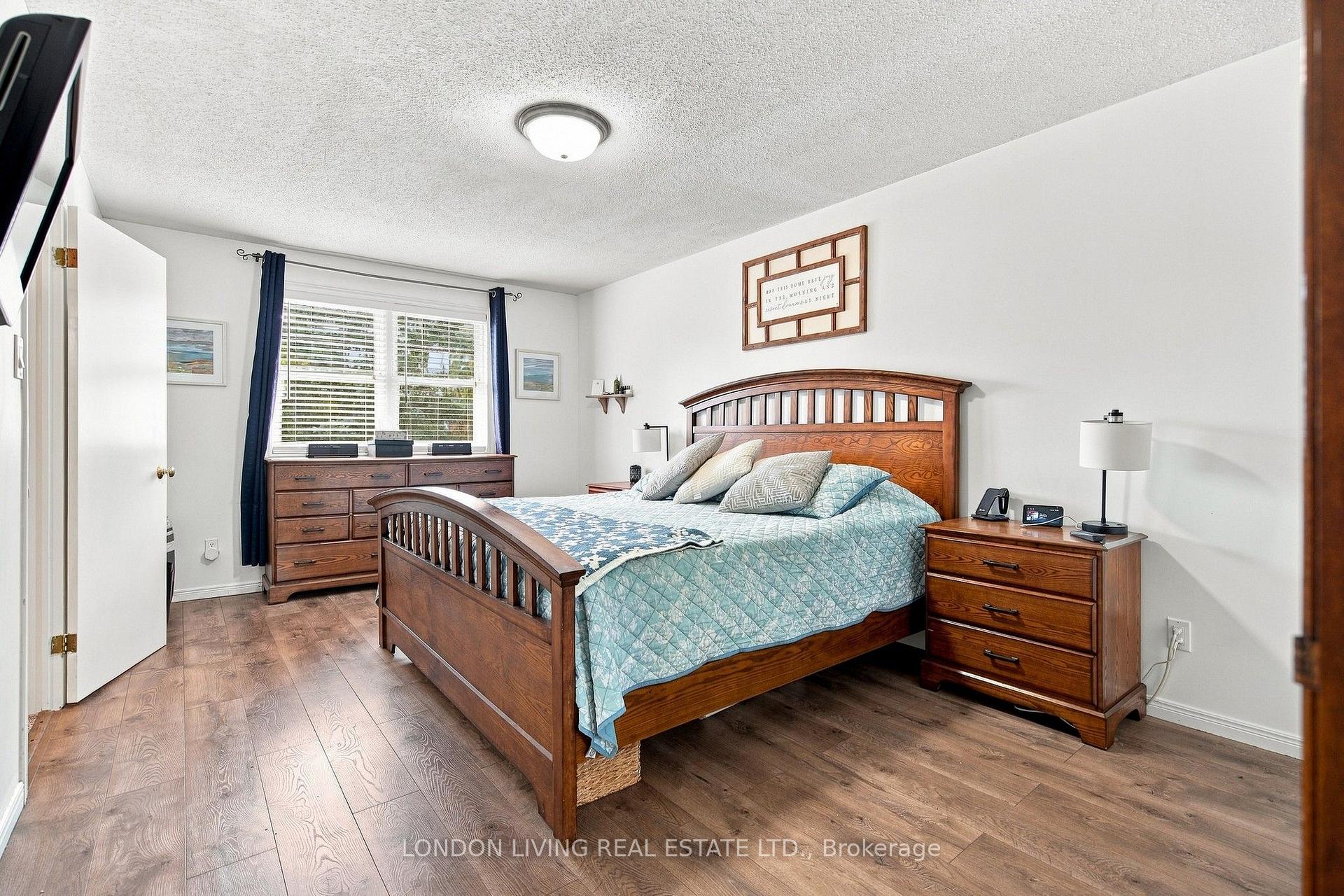 Photo 24 of 704 Homeview Road, London, South Q — HOMEH