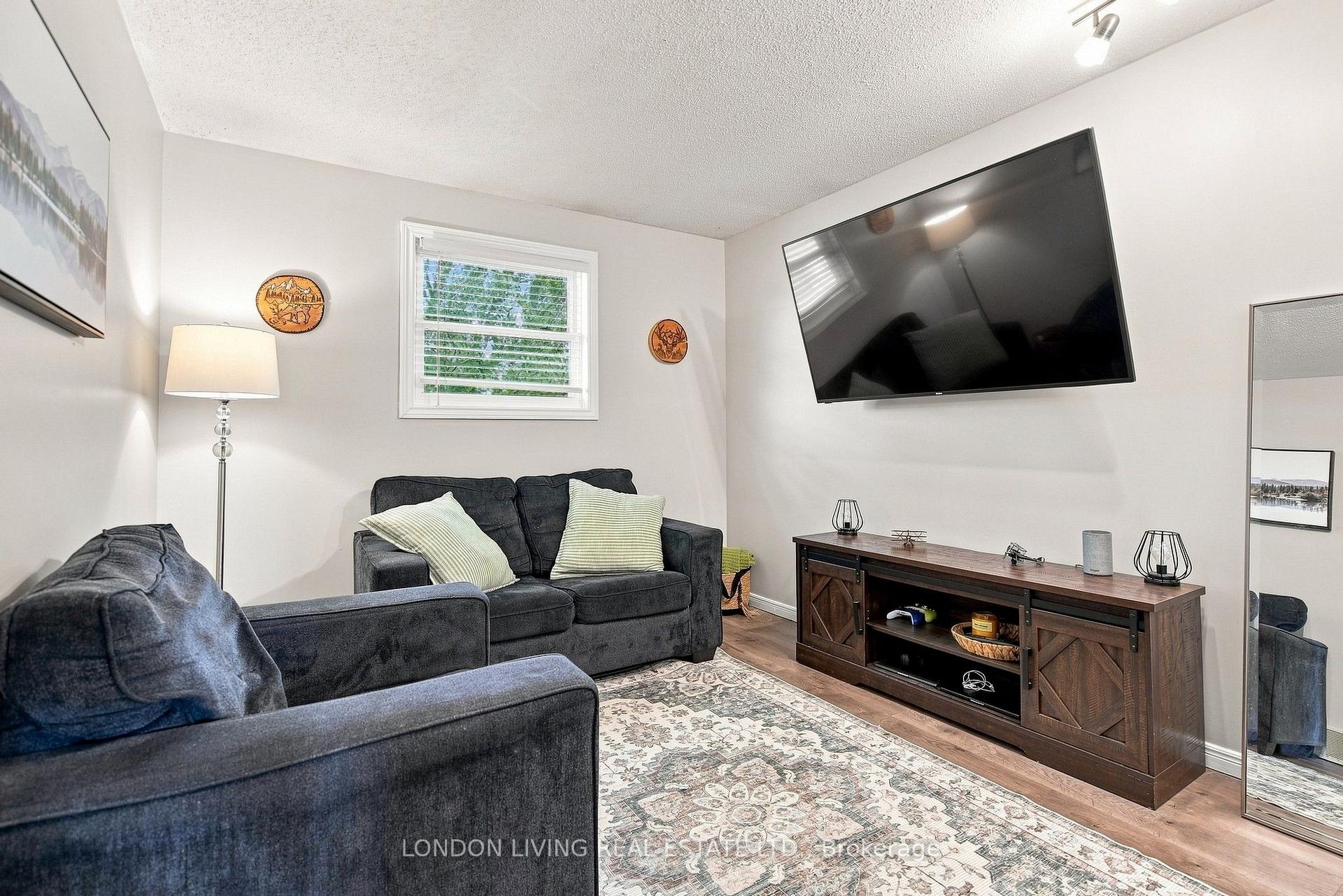 Photo 28 of 704 Homeview Road, London, South Q — HOMEH