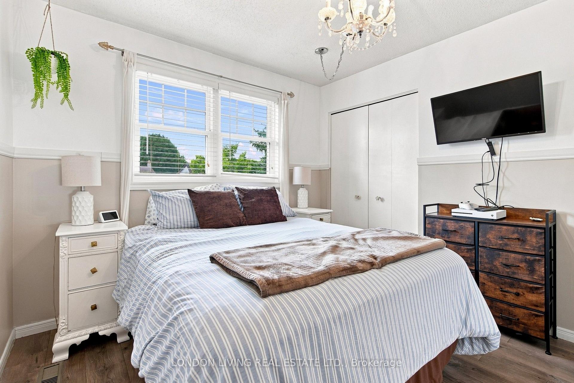 Photo 29 of 704 Homeview Road, London, South Q — HOMEH