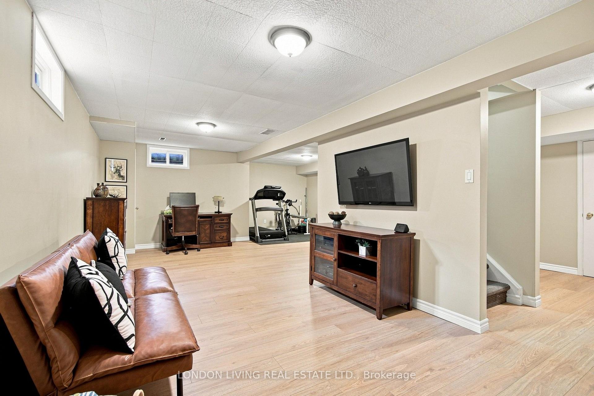 Photo 31 of 704 Homeview Road, London, South Q — HOMEH
