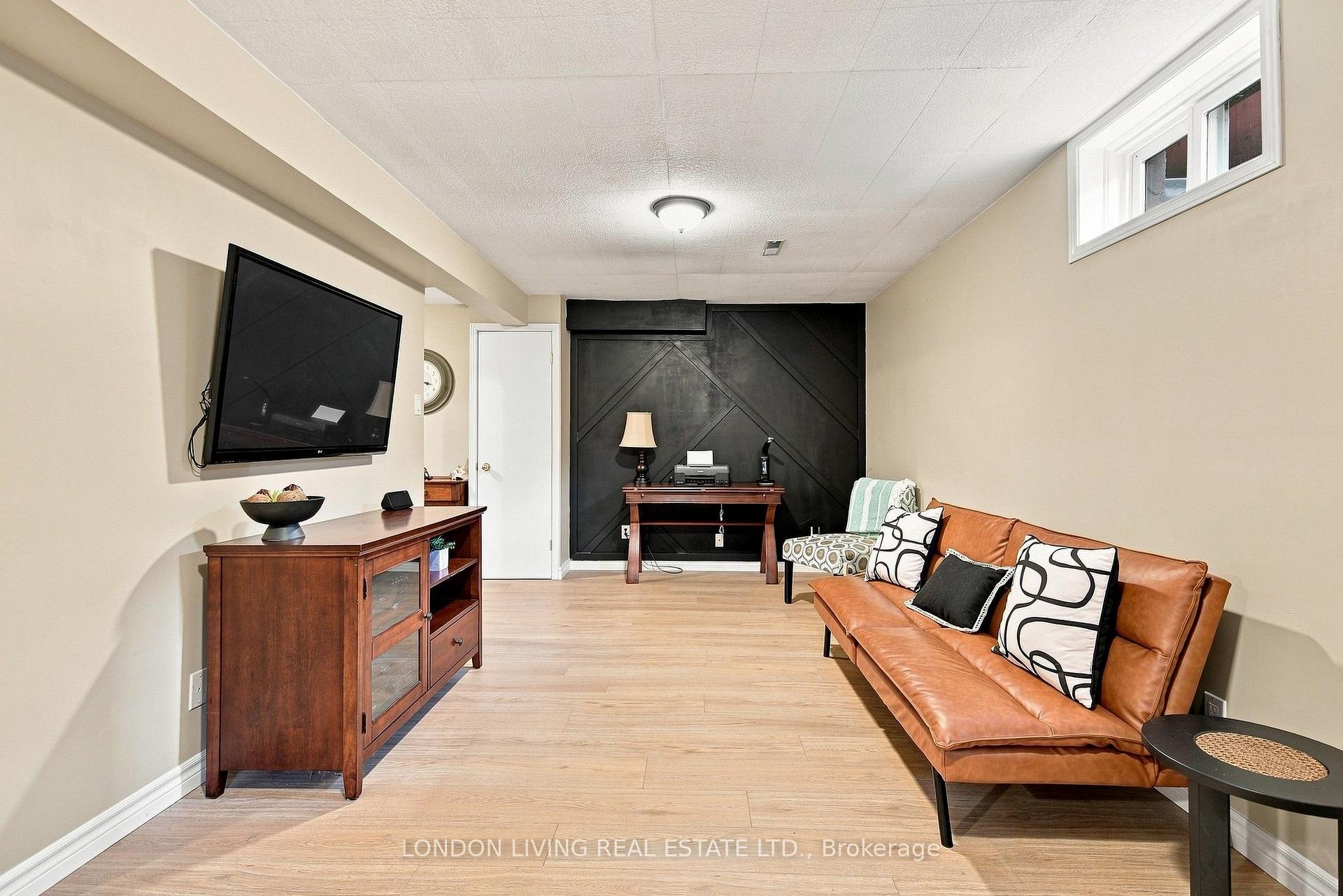 Photo 32 of 704 Homeview Road, London, South Q — HOMEH