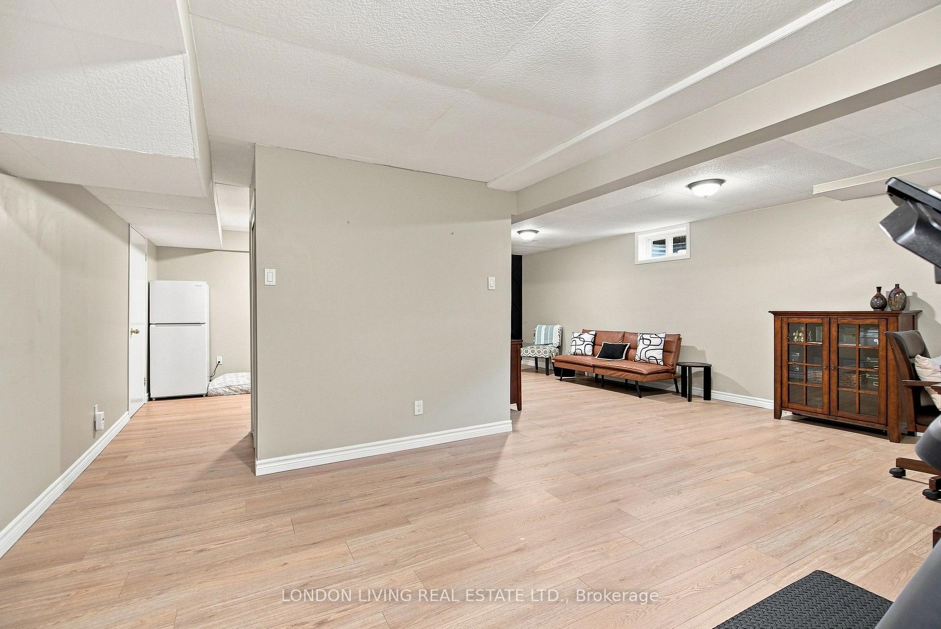 Photo 35 of 704 Homeview Road, London, South Q — HOMEH