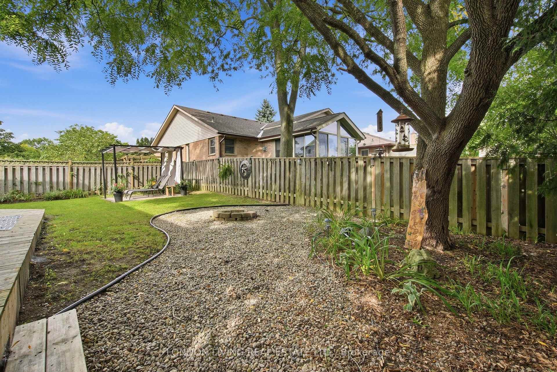 Photo 38 of 704 Homeview Road, London, South Q — HOMEH