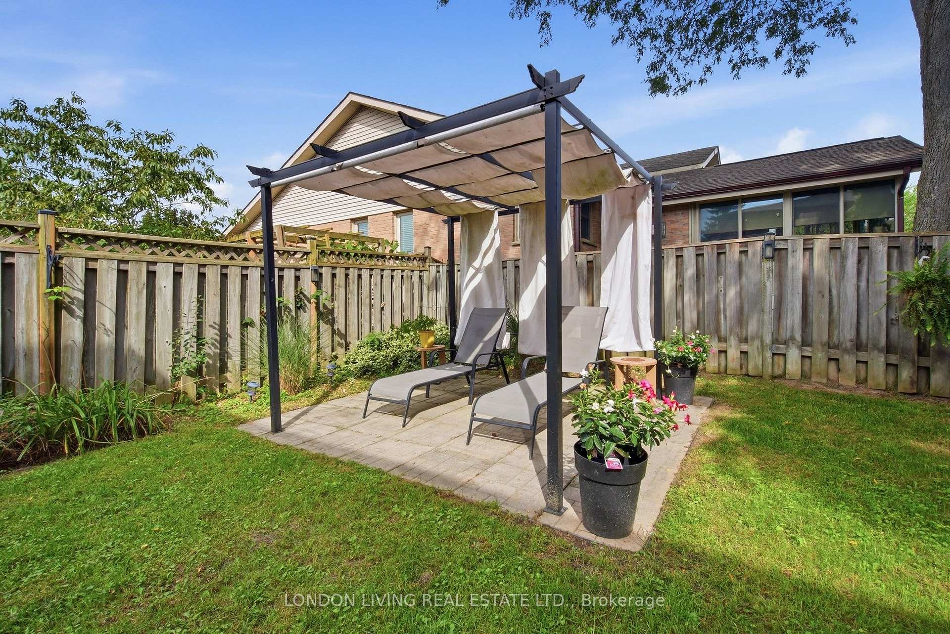 Photo 39 of 704 Homeview Road, London, South Q — HOMEH