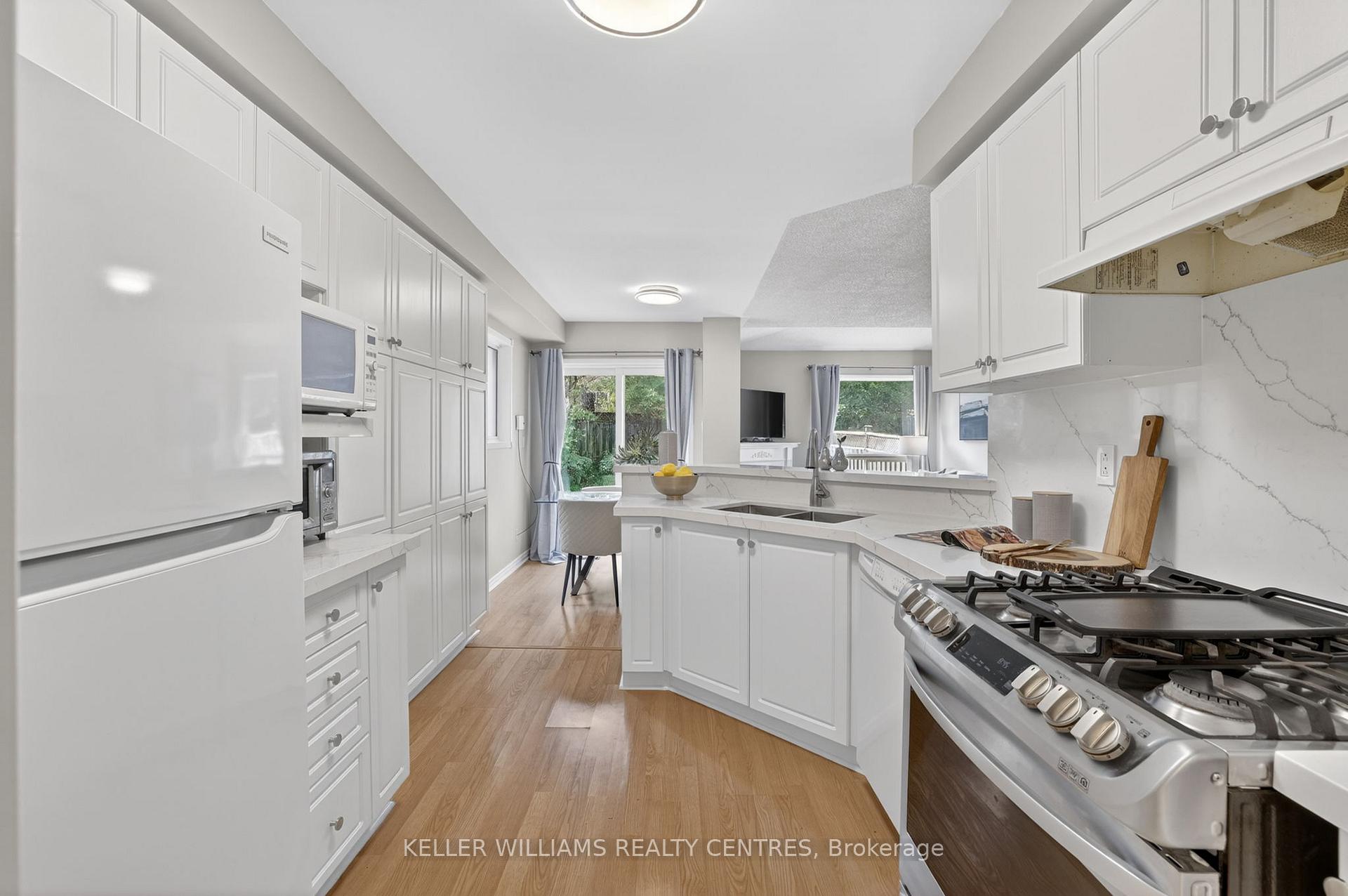 Photo 6 of 120 Woodroof Crescent, Aurora, Bayview Wellington — HOMEH