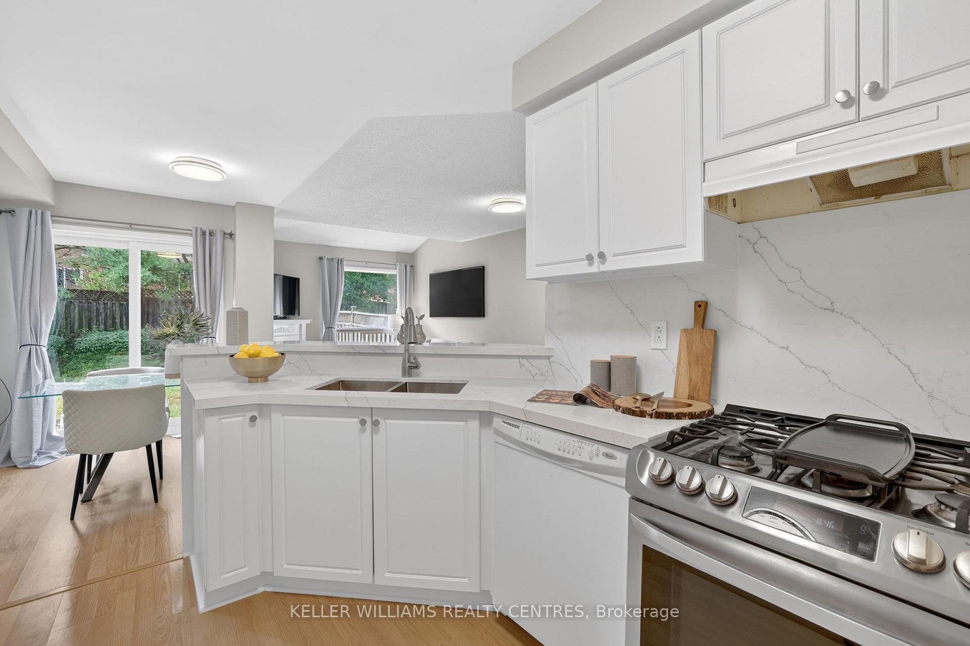 Photo 7 of 120 Woodroof Crescent, Aurora, Bayview Wellington — HOMEH