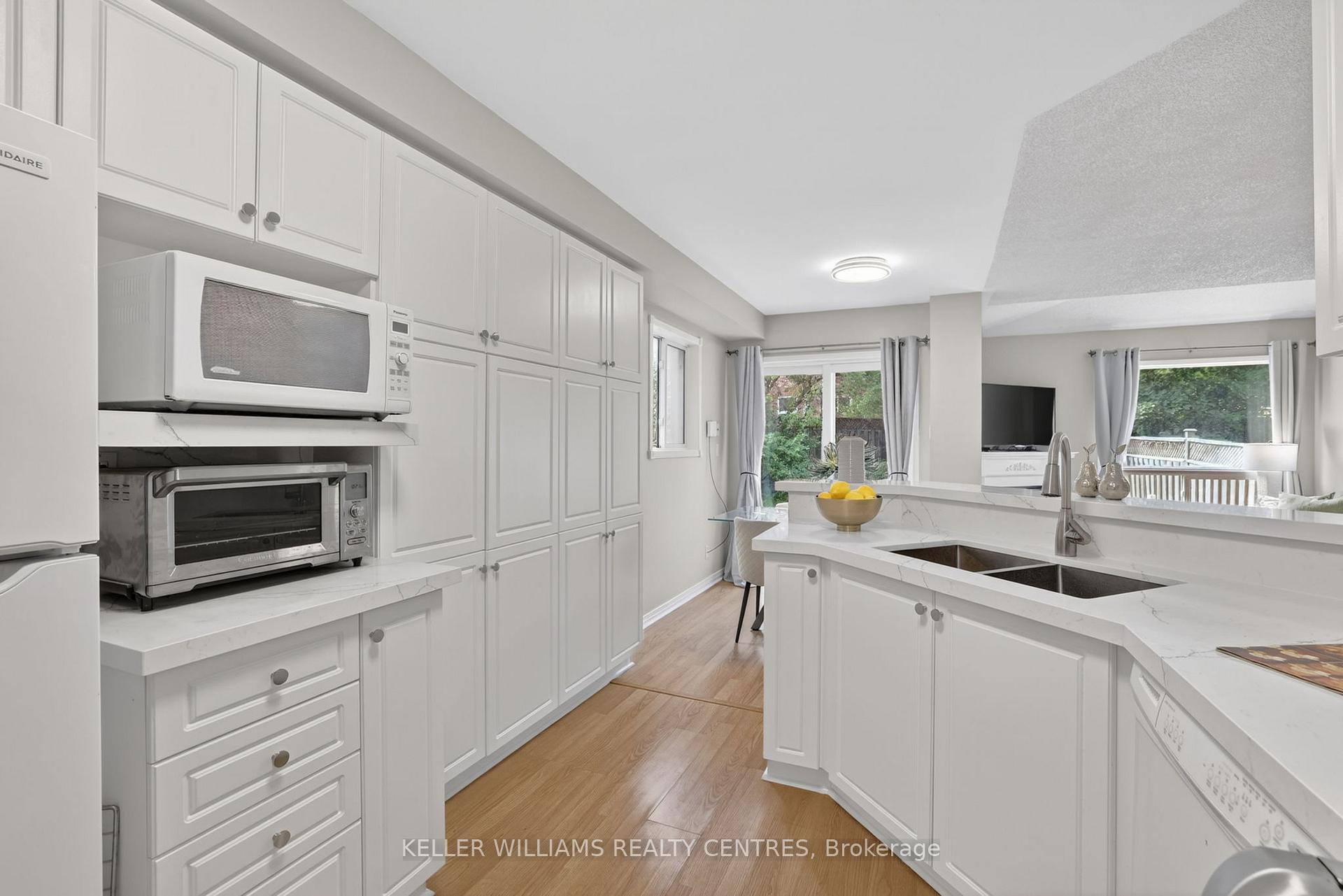 Photo 8 of 120 Woodroof Crescent, Aurora, Bayview Wellington — HOMEH