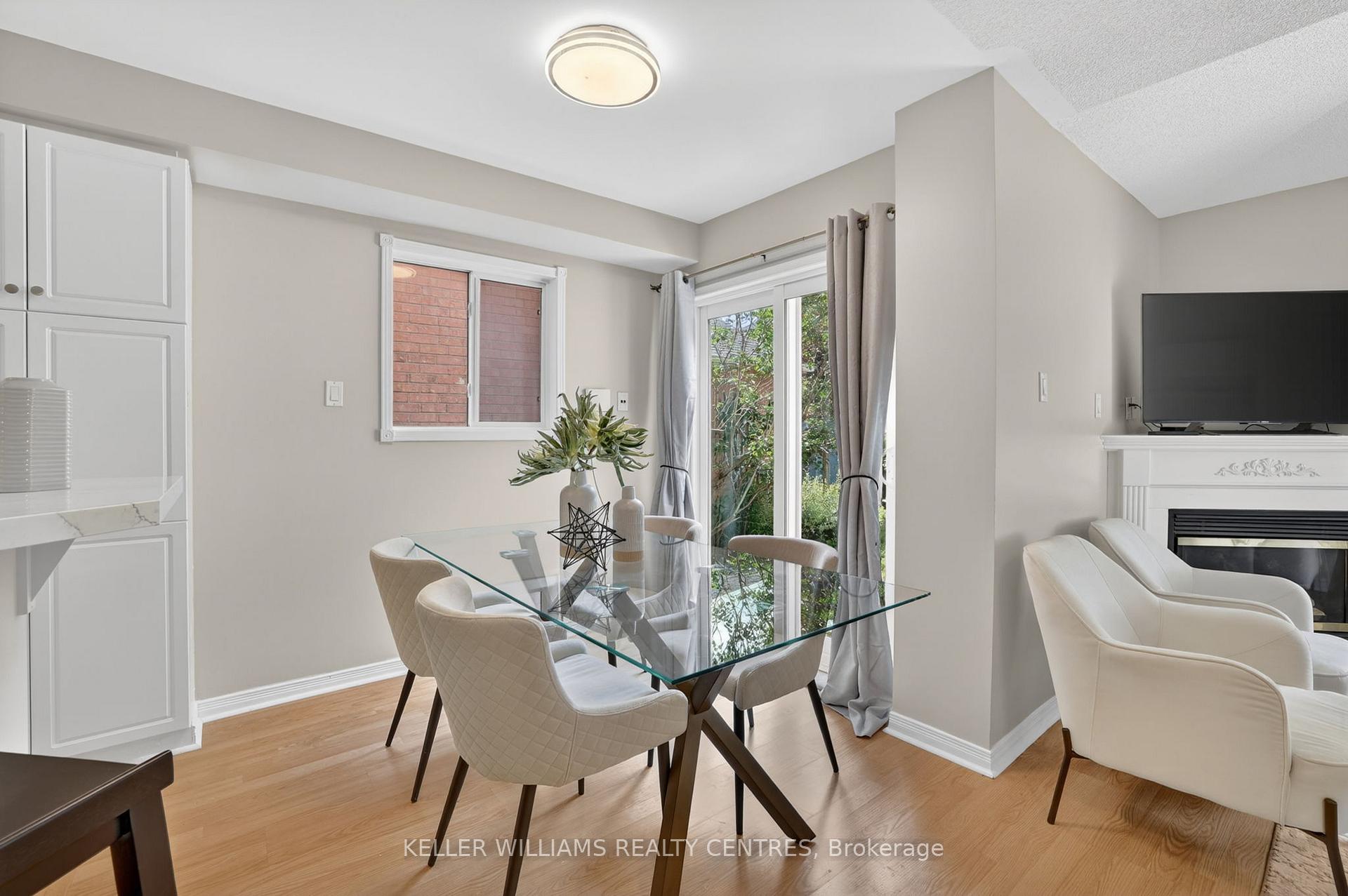 Photo 12 of 120 Woodroof Crescent, Aurora, Bayview Wellington — HOMEH