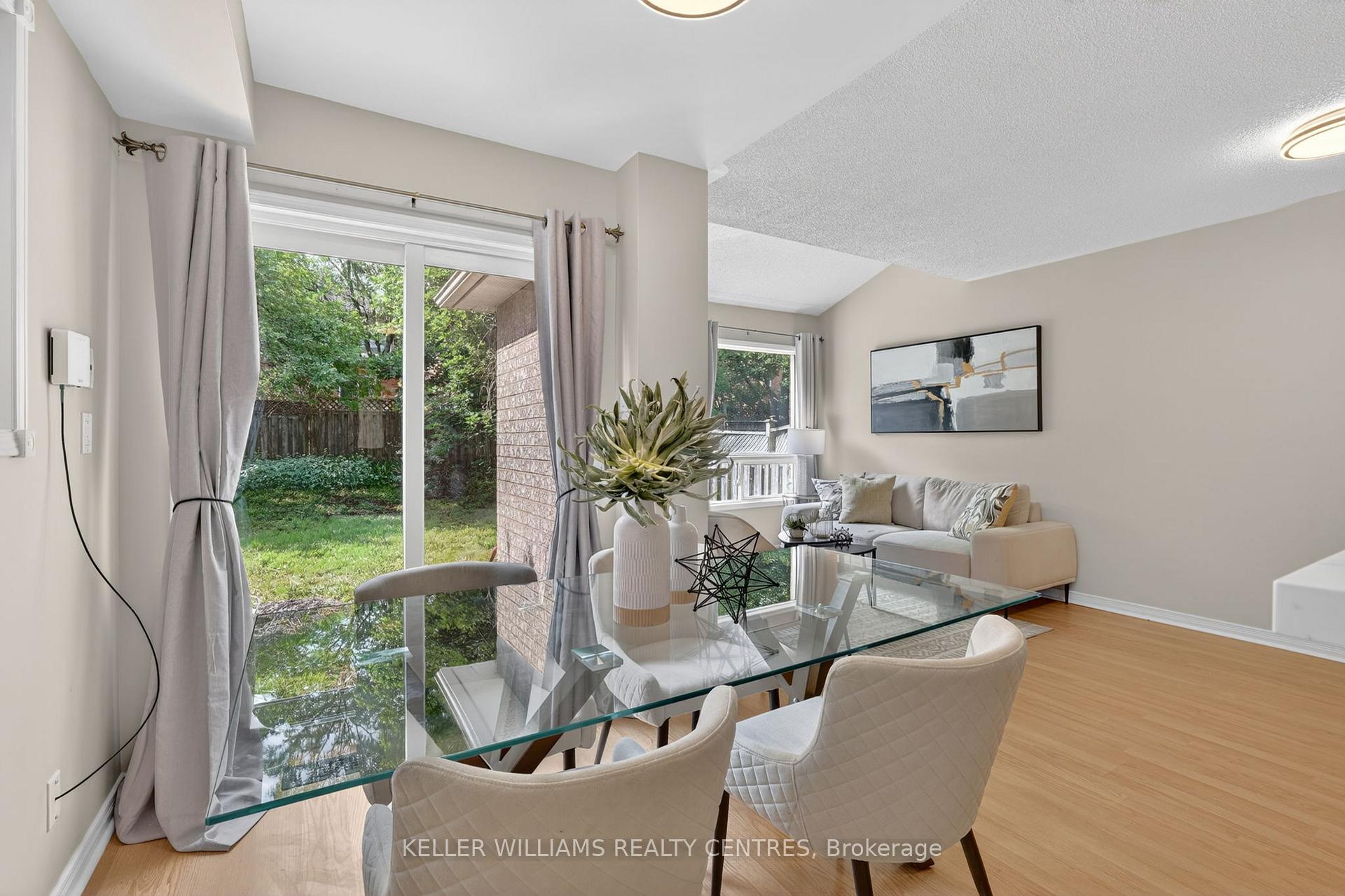 Photo 14 of 120 Woodroof Crescent, Aurora, Bayview Wellington — HOMEH