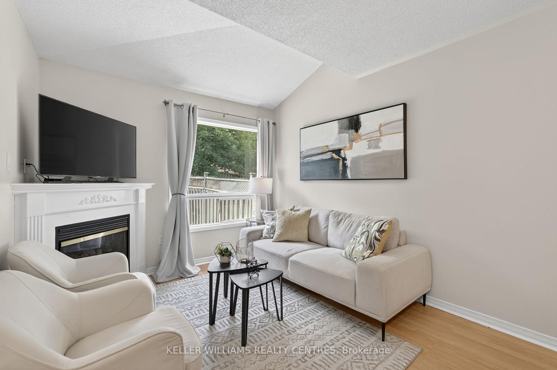 Photo 18 of 120 Woodroof Crescent, Aurora, Bayview Wellington — HOMEH