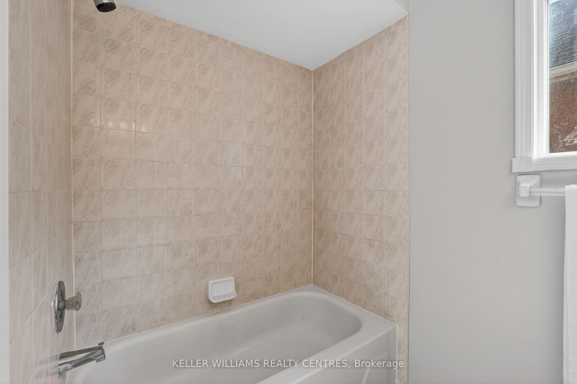 Photo 29 of 120 Woodroof Crescent, Aurora, Bayview Wellington — HOMEH