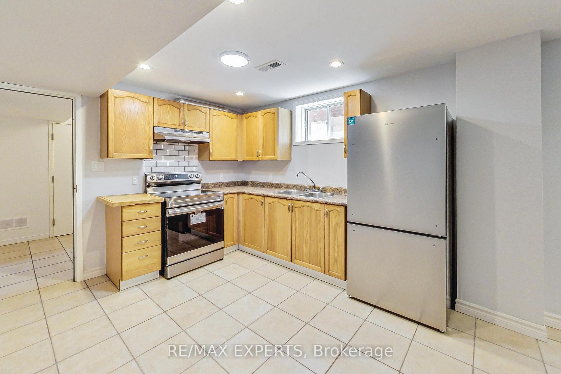 Photo 5 of 10 Butternut Drive, Barrie, Holly — HOMEH