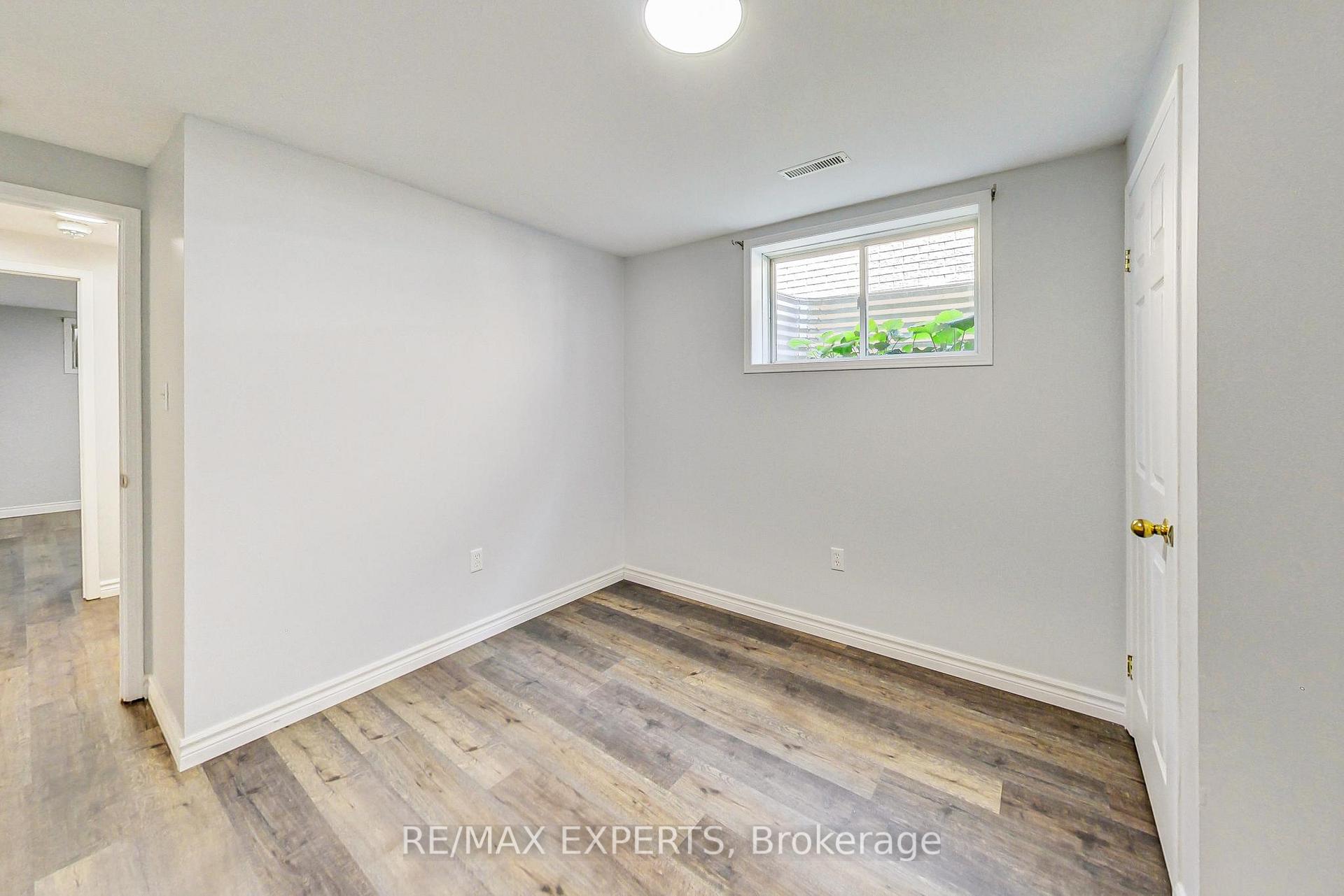Photo 8 of 10 Butternut Drive, Barrie, Holly — HOMEH