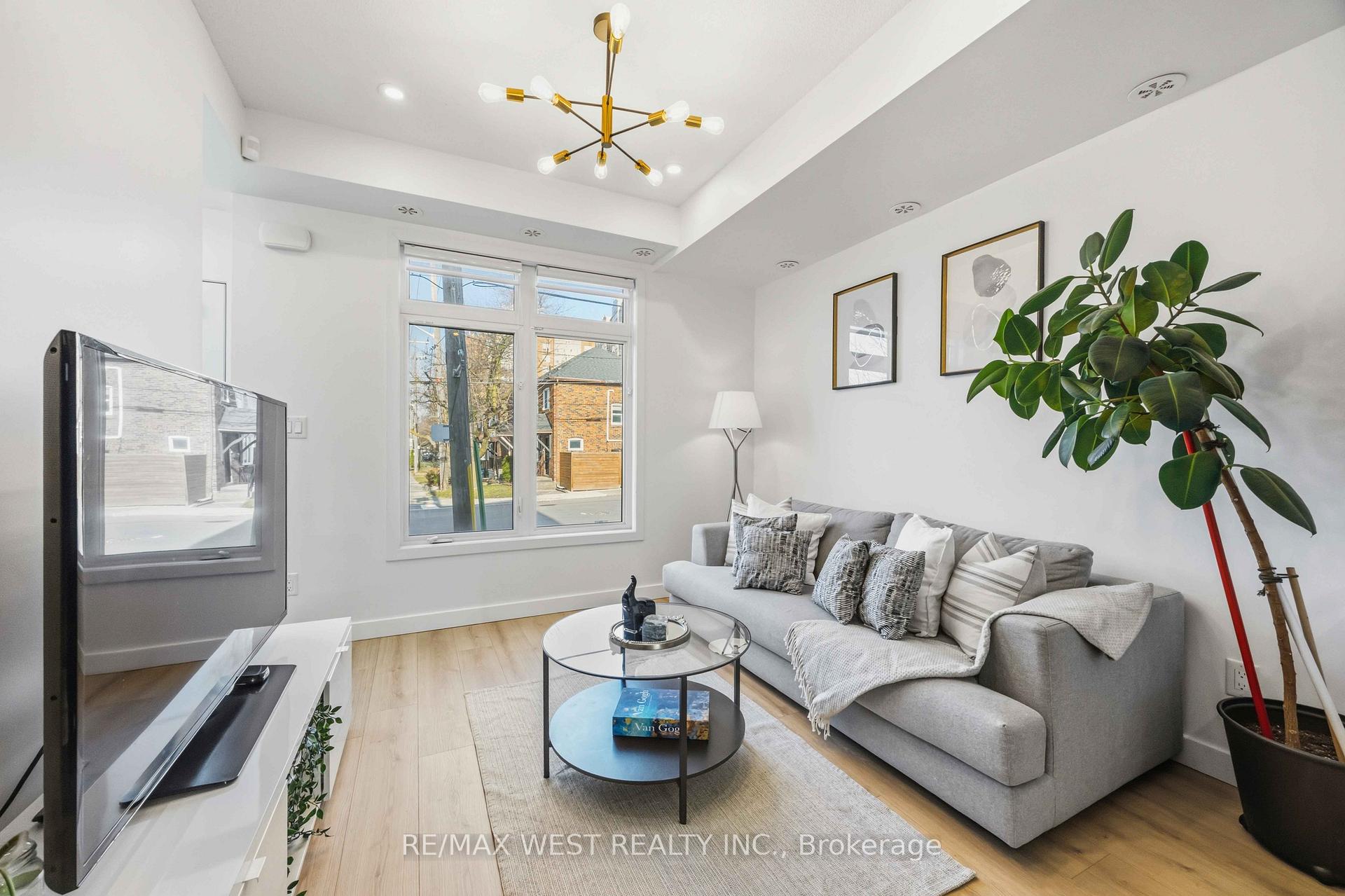 Photo 8 of Unit 1, 6 Bicknell Avenue, Toronto, Keelesdale-Eglinton West — HOMEH