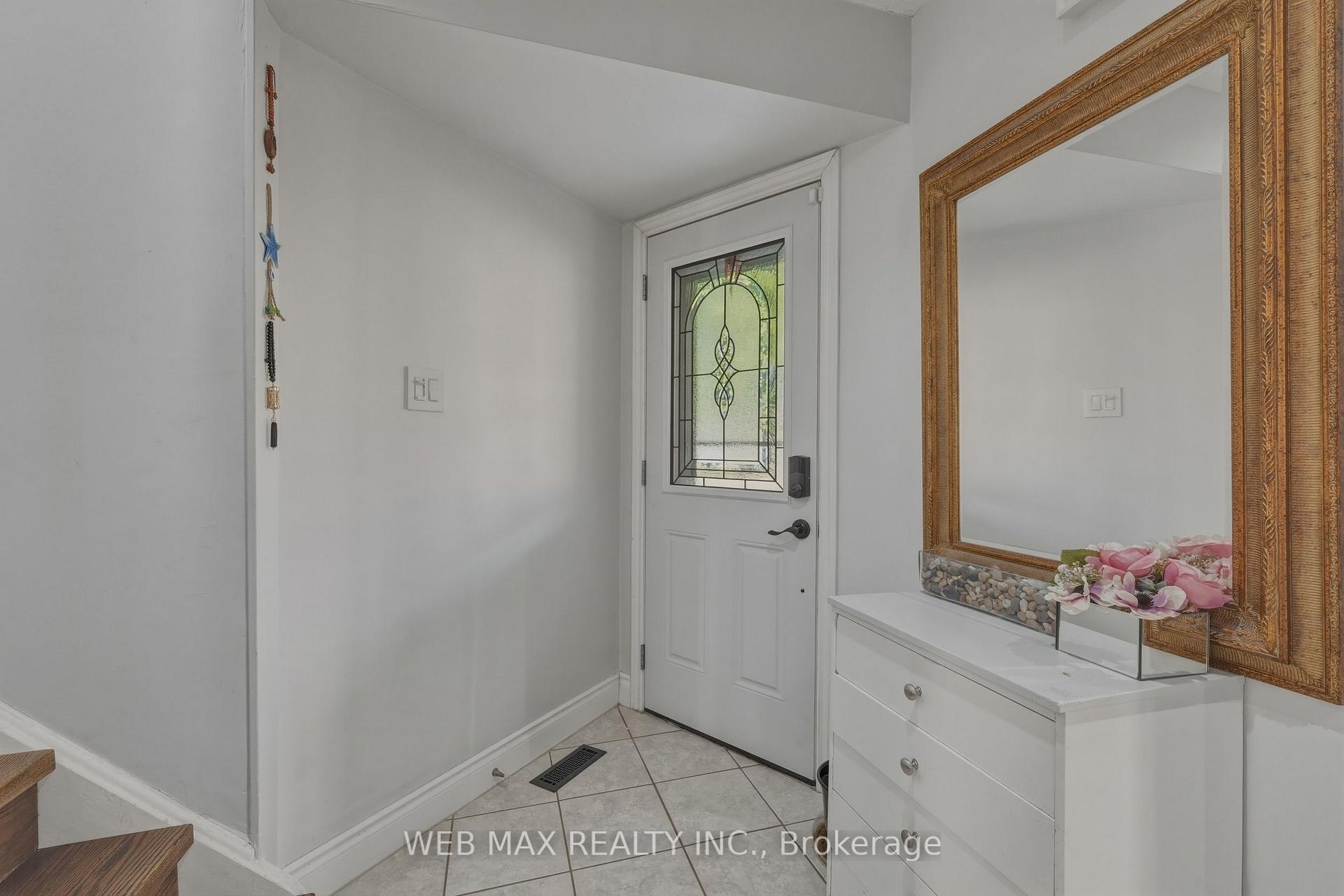 Photo 5 of 58 Cassander Crescent, Brampton, Heart Lake East — HOMEH