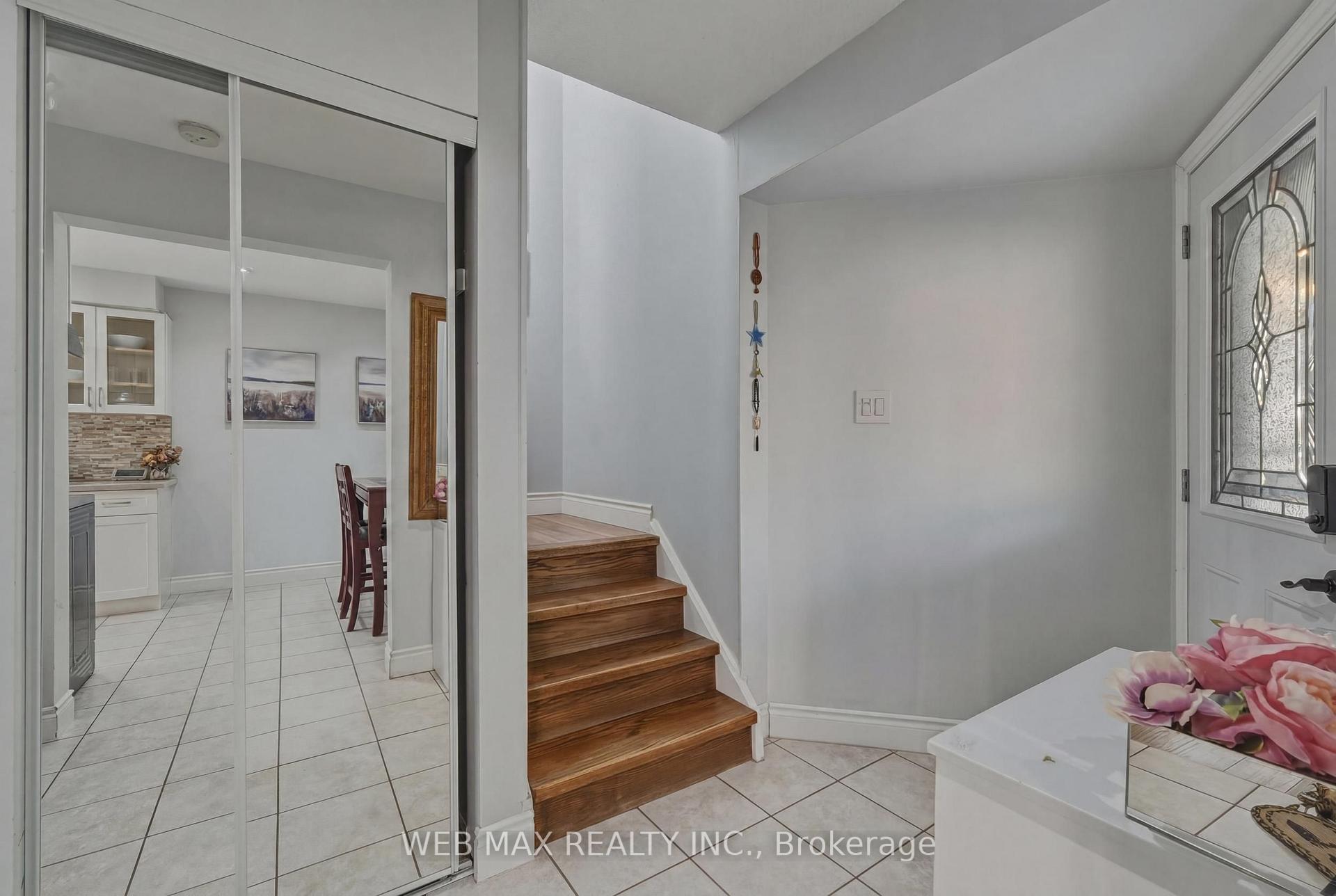 Photo 7 of 58 Cassander Crescent, Brampton, Heart Lake East — HOMEH