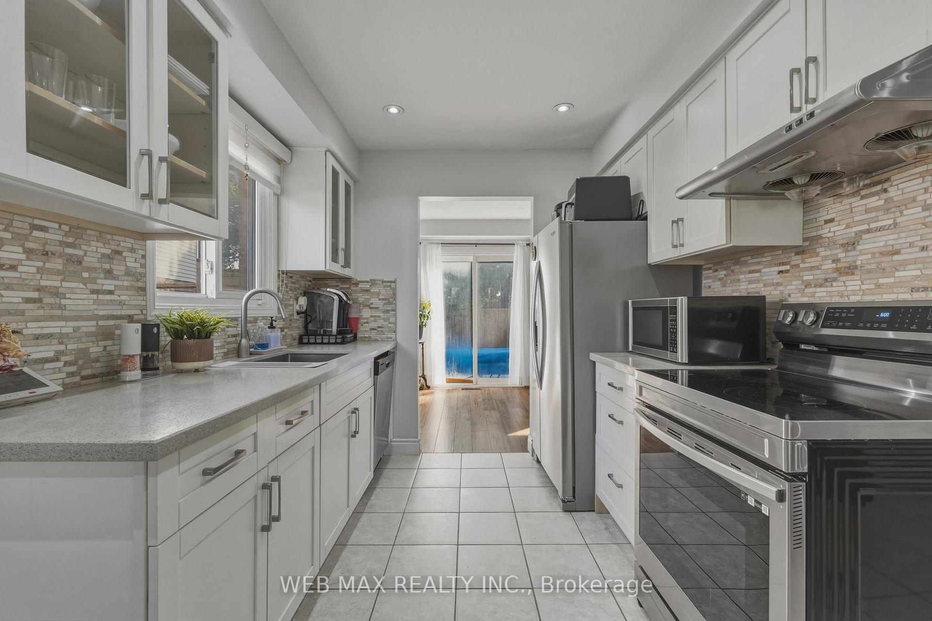 Photo 8 of 58 Cassander Crescent, Brampton, Heart Lake East — HOMEH