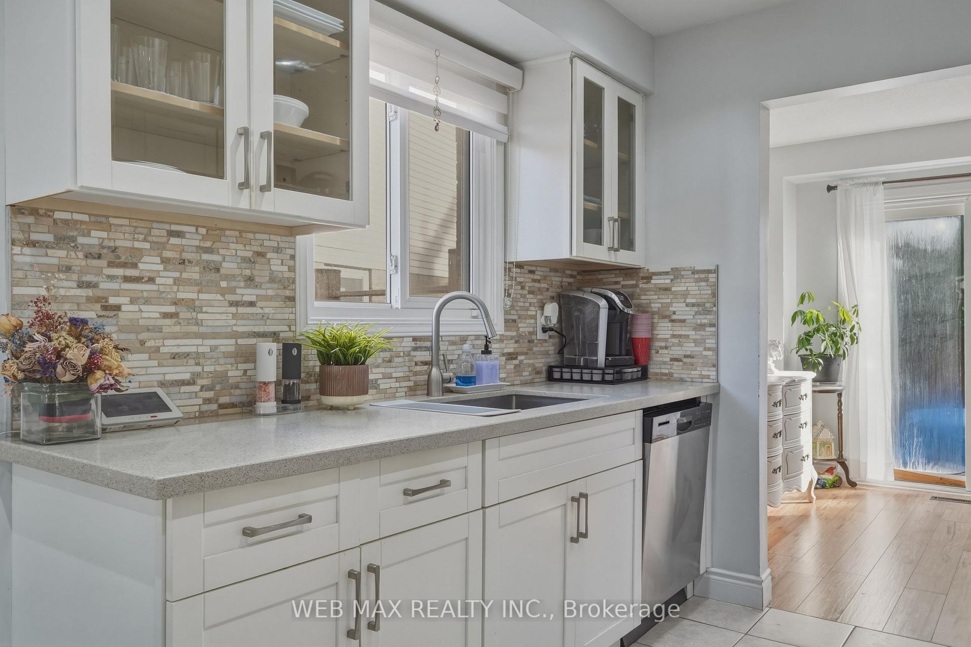 Photo 9 of 58 Cassander Crescent, Brampton, Heart Lake East — HOMEH