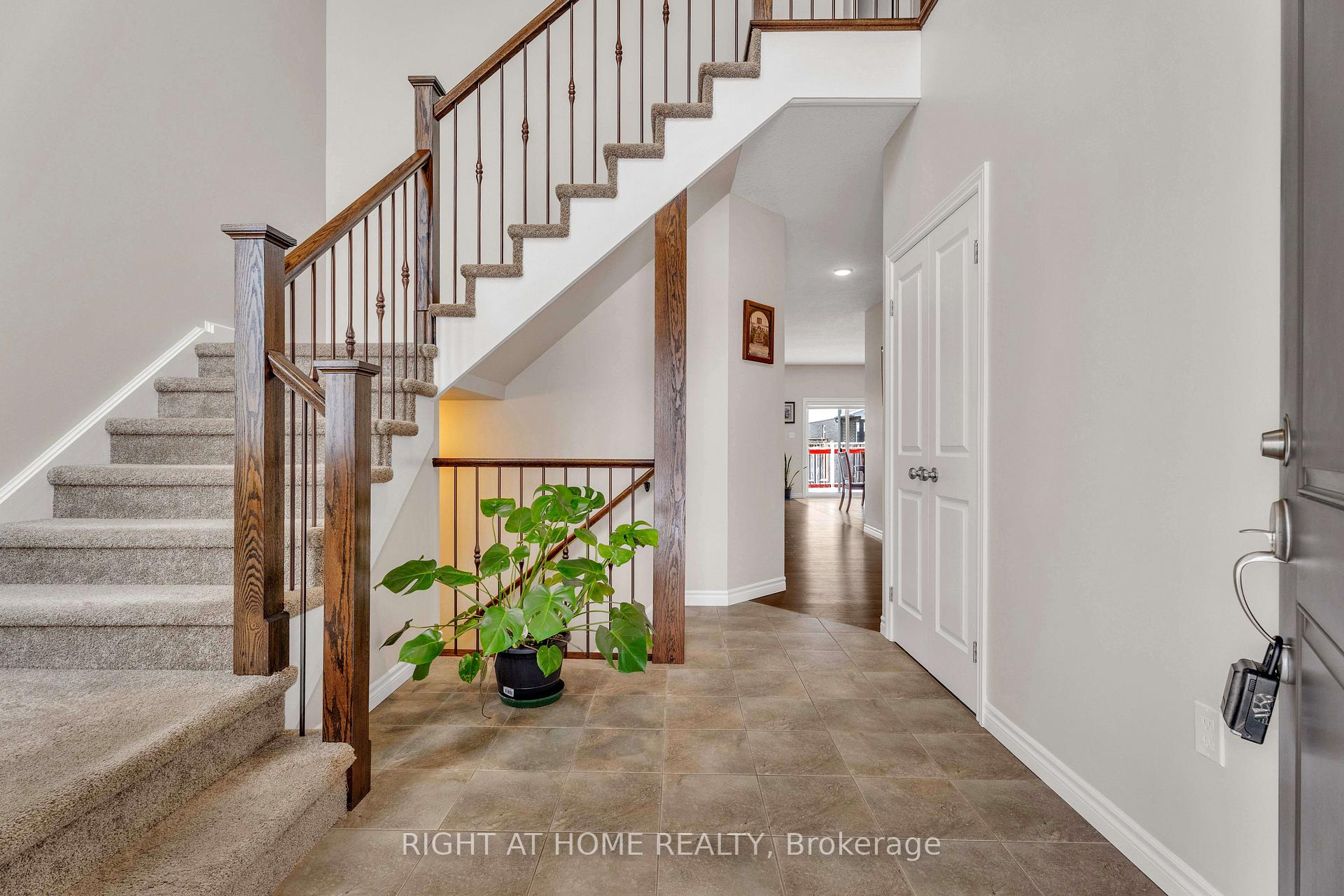 Photo 3 of 2206 Springridge Drive, London, North C — HOMEH