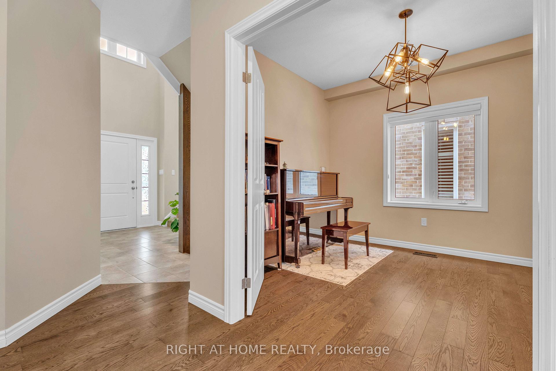 Photo 5 of 2206 Springridge Drive, London, North C — HOMEH