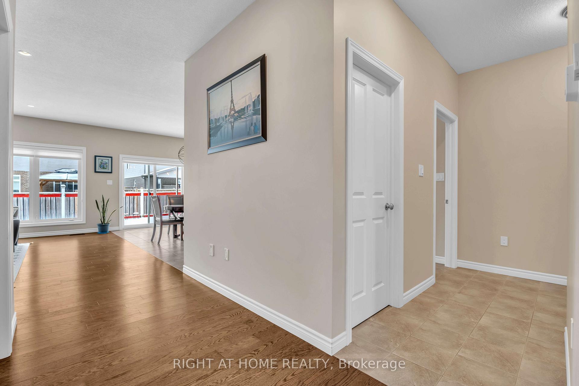 Photo 8 of 2206 Springridge Drive, London, North C — HOMEH