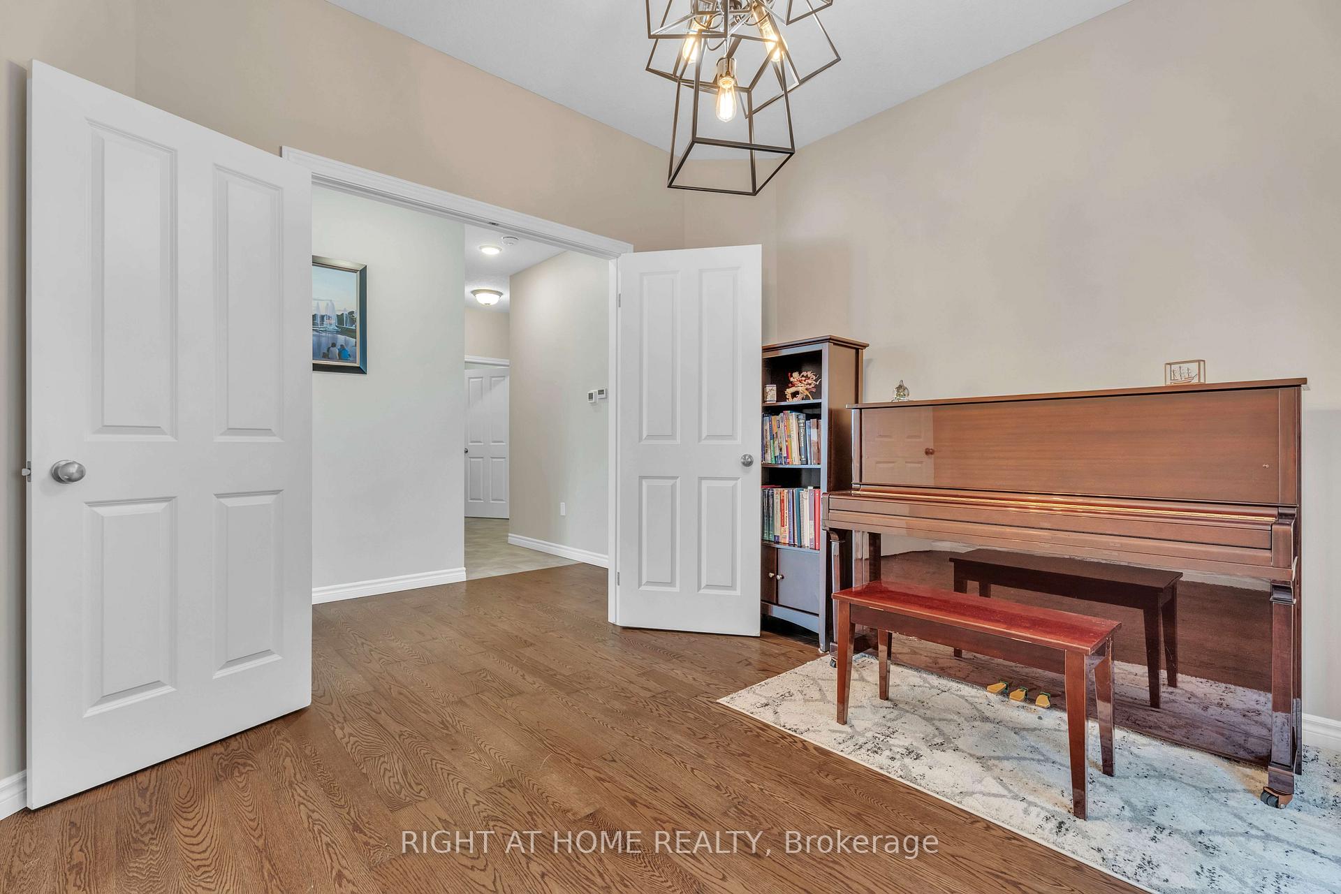 Photo 7 of 2206 Springridge Drive, London, North C — HOMEH
