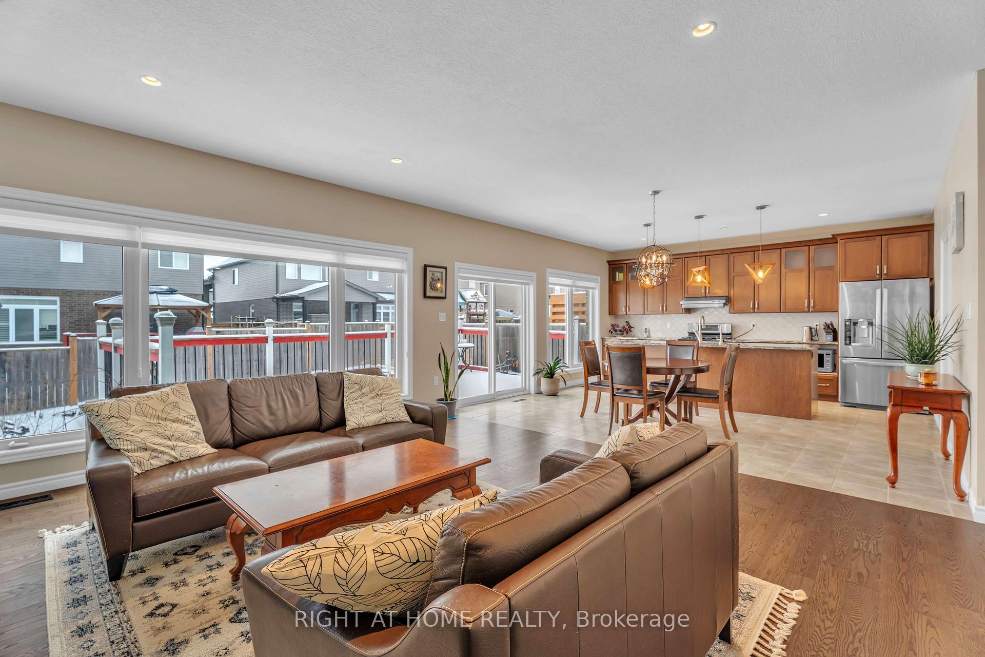 Photo 9 of 2206 Springridge Drive, London, North C — HOMEH