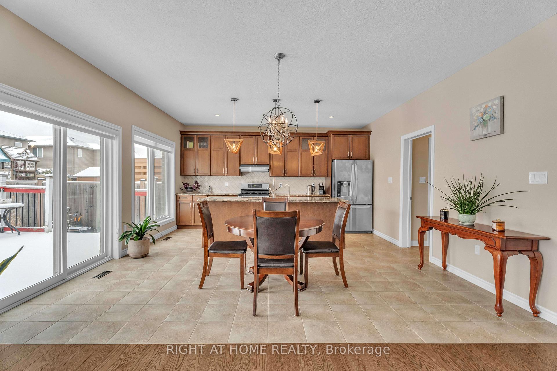 Photo 10 of 2206 Springridge Drive, London, North C — HOMEH