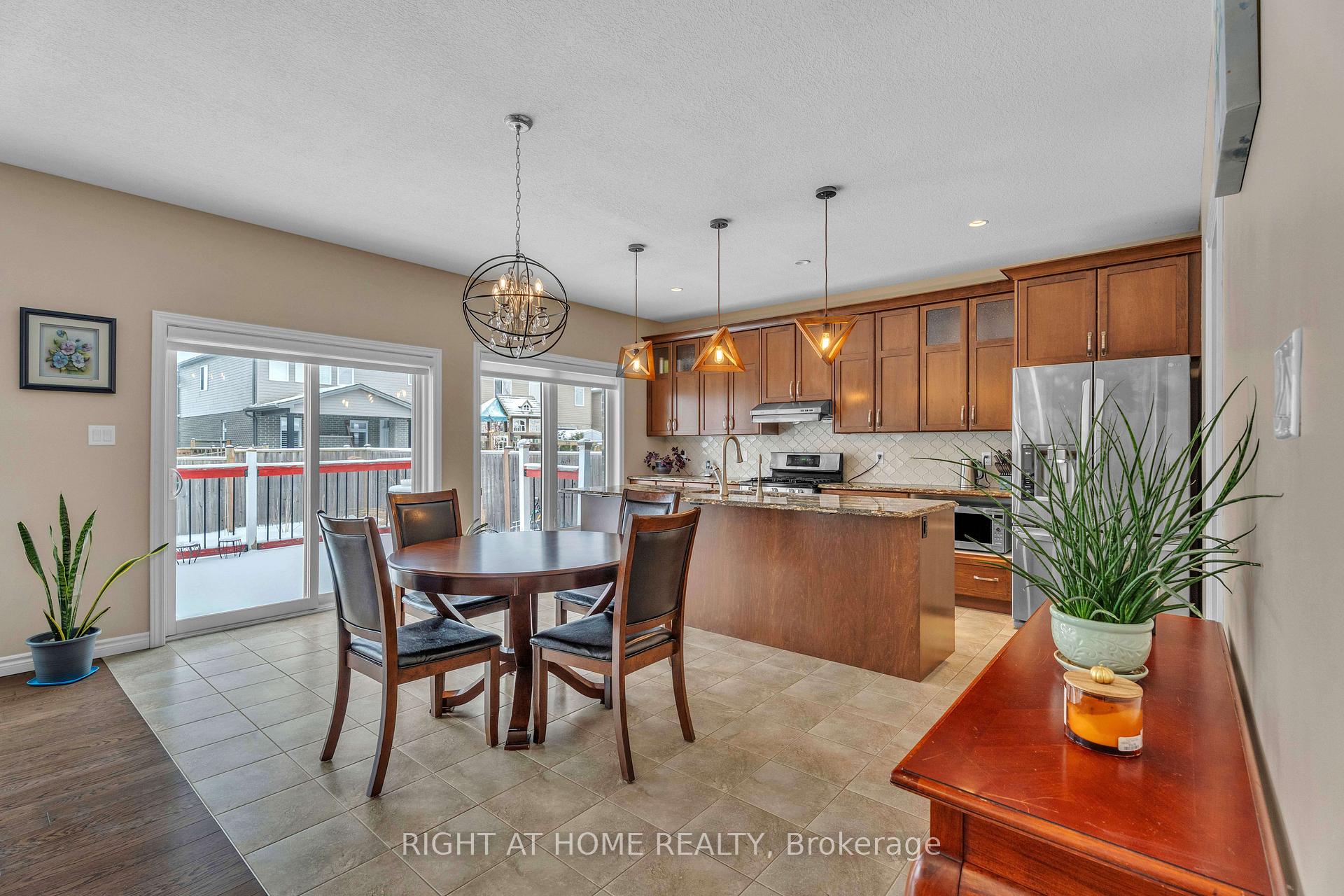 Photo 11 of 2206 Springridge Drive, London, North C — HOMEH