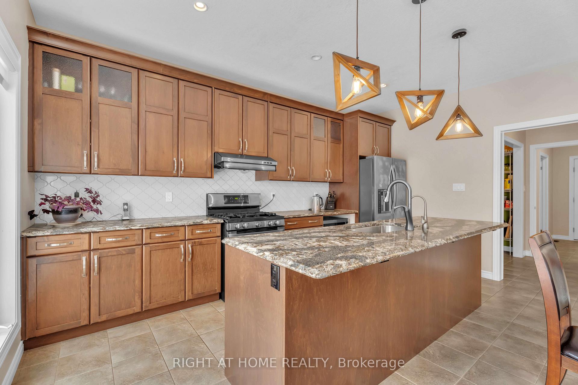 Photo 13 of 2206 Springridge Drive, London, North C — HOMEH