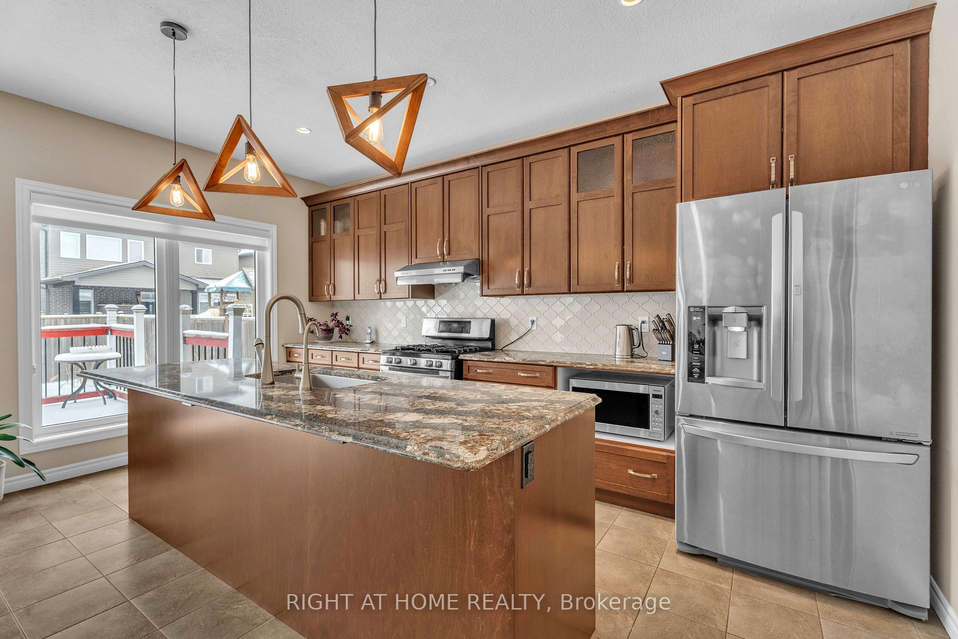 Photo 14 of 2206 Springridge Drive, London, North C — HOMEH