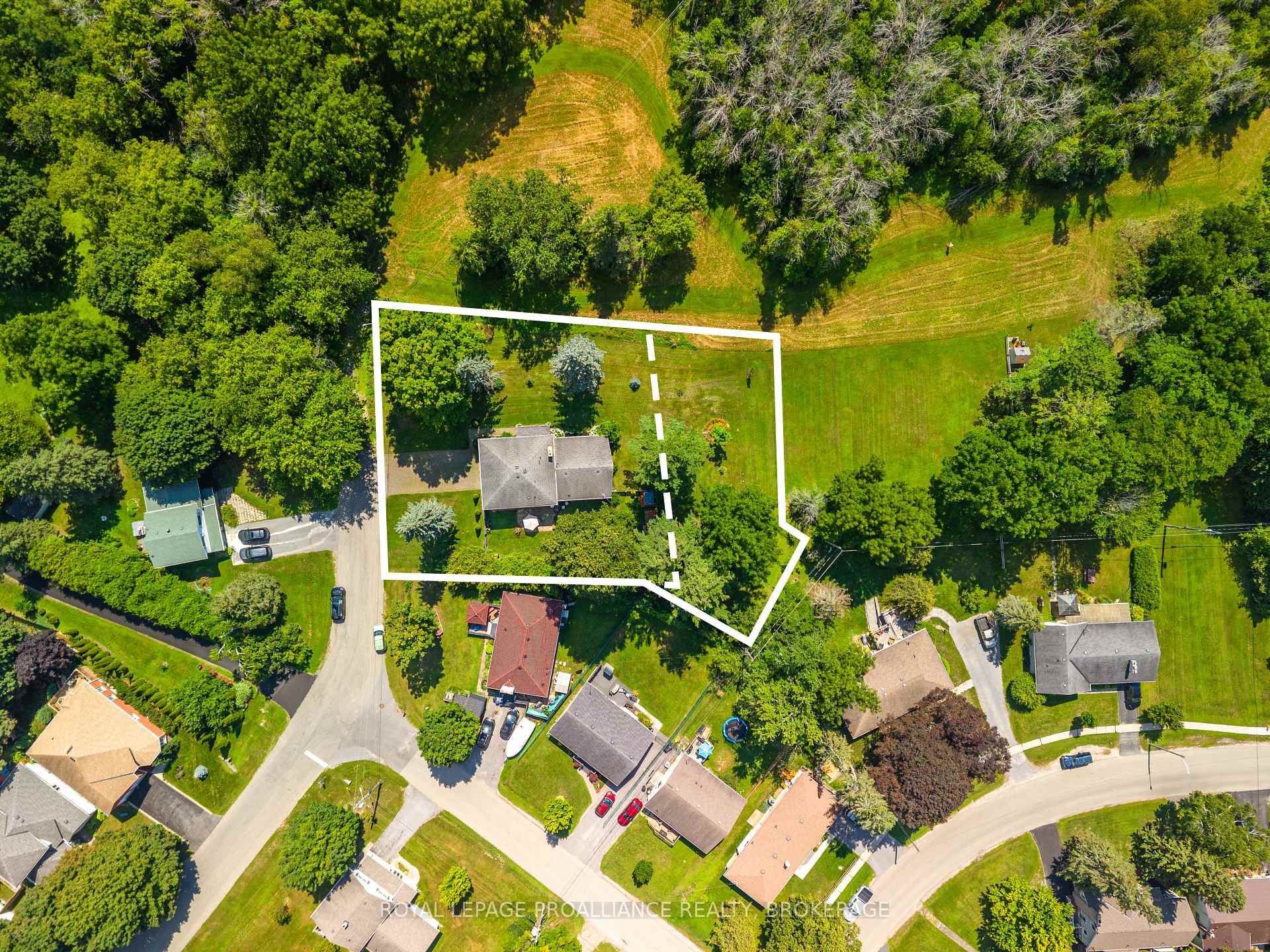 Photo 14 of 330 Elmwood Drive, Gananoque, Gananoque — HOMEH