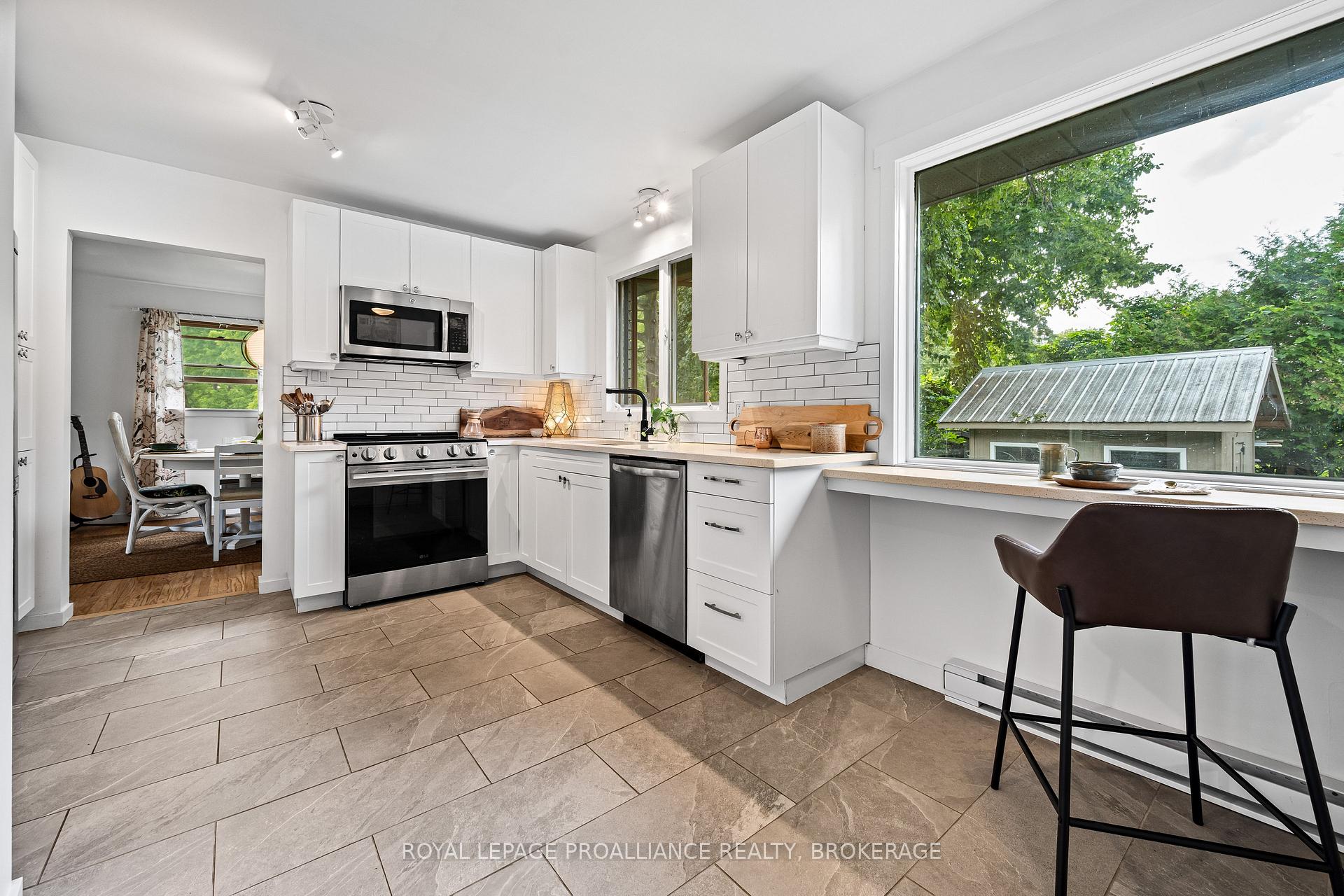Photo 19 of 330 Elmwood Drive, Gananoque, Gananoque — HOMEH