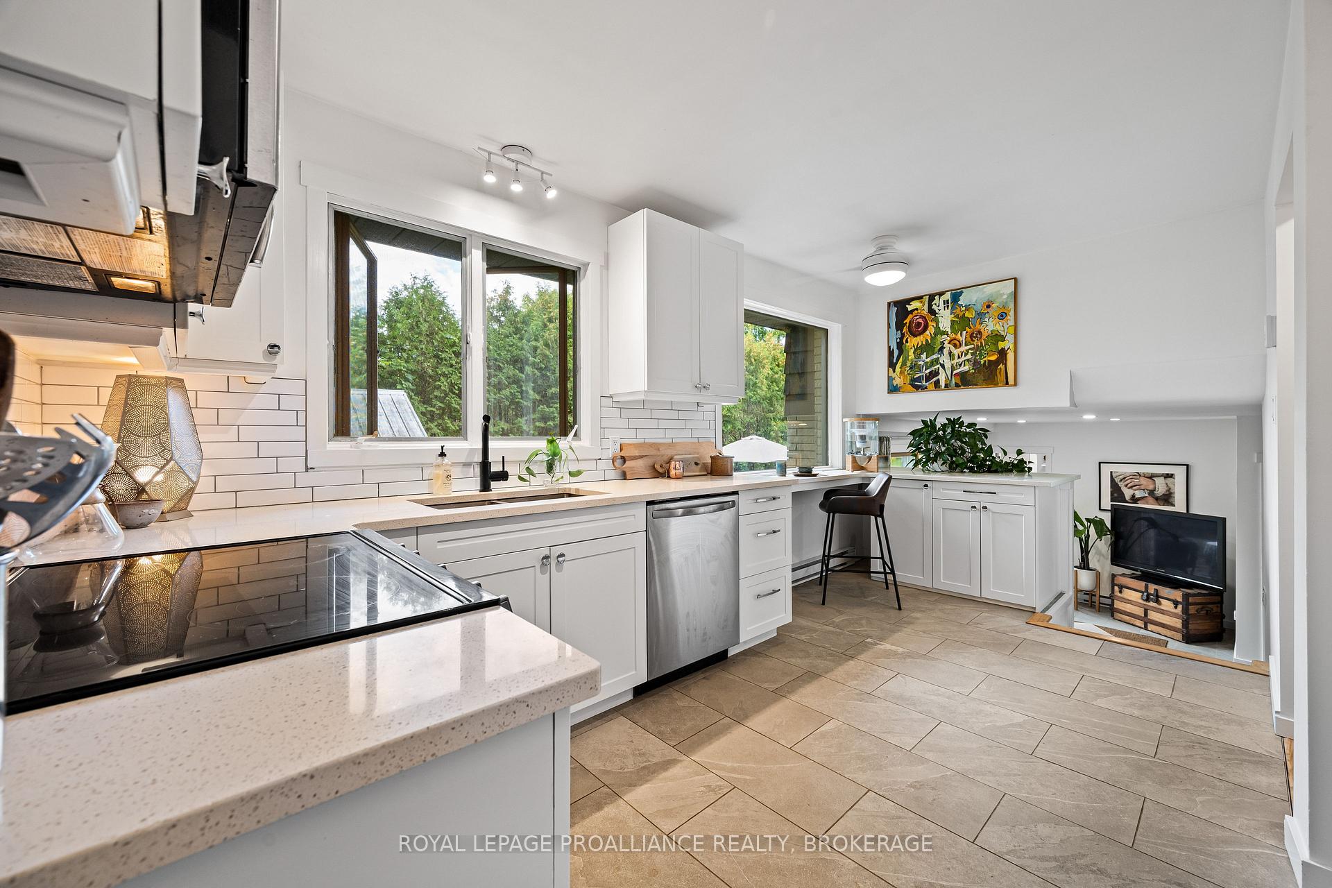 Photo 20 of 330 Elmwood Drive, Gananoque, Gananoque — HOMEH