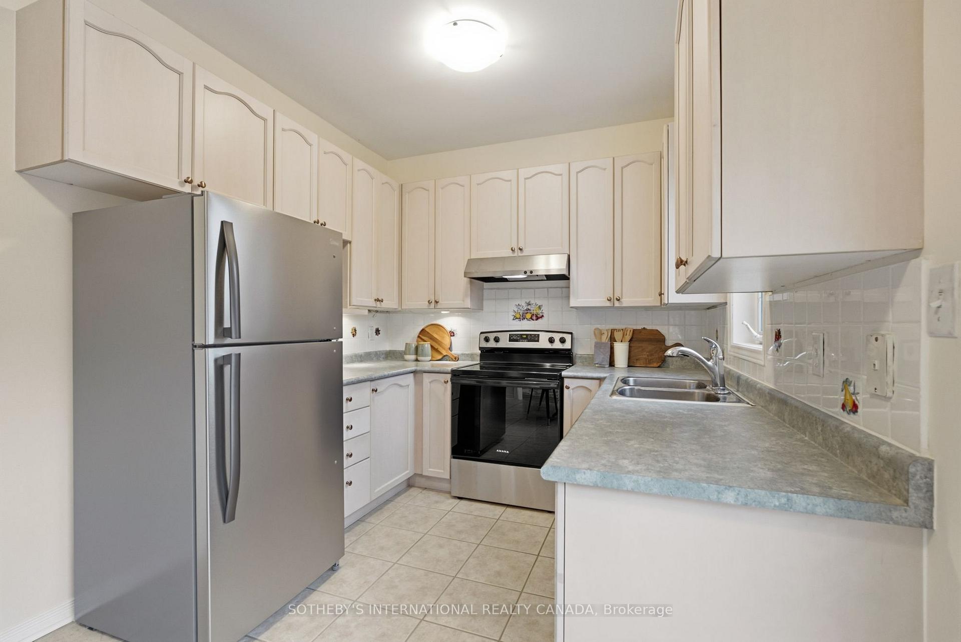 Photo 16 of 42 Chasser Drive, Markham, Greensborough — HOMEH