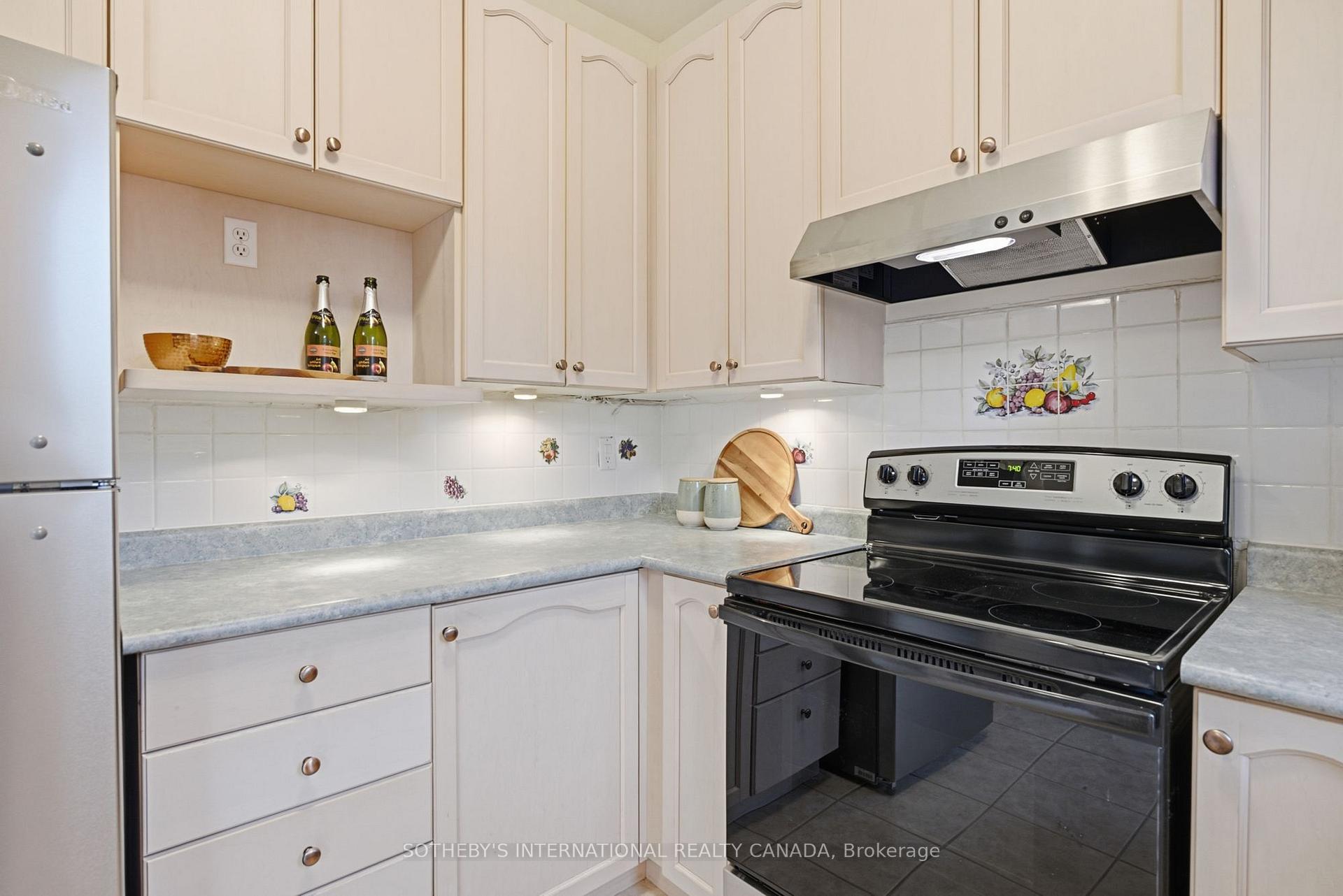Photo 18 of 42 Chasser Drive, Markham, Greensborough — HOMEH