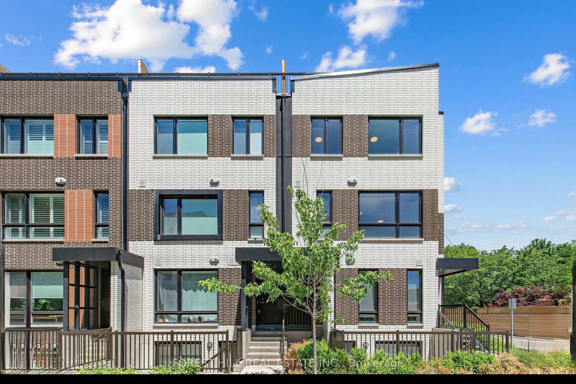 Photo 3 of Unit 2, 40 Ed Clark Gardens, Toronto, Weston-Pellam Park — HOMEH