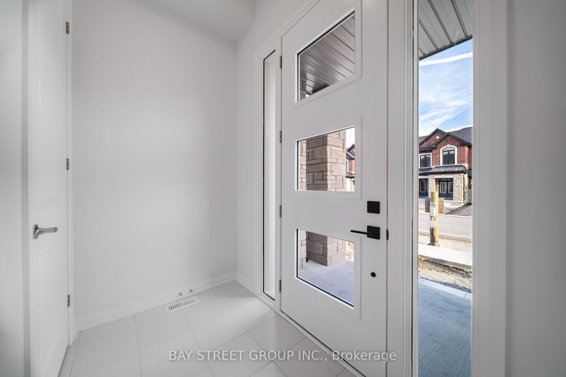 Photo 3 of 219 Hook Drive, Richmond Hill, Rural Richmond Hill — HOMEH