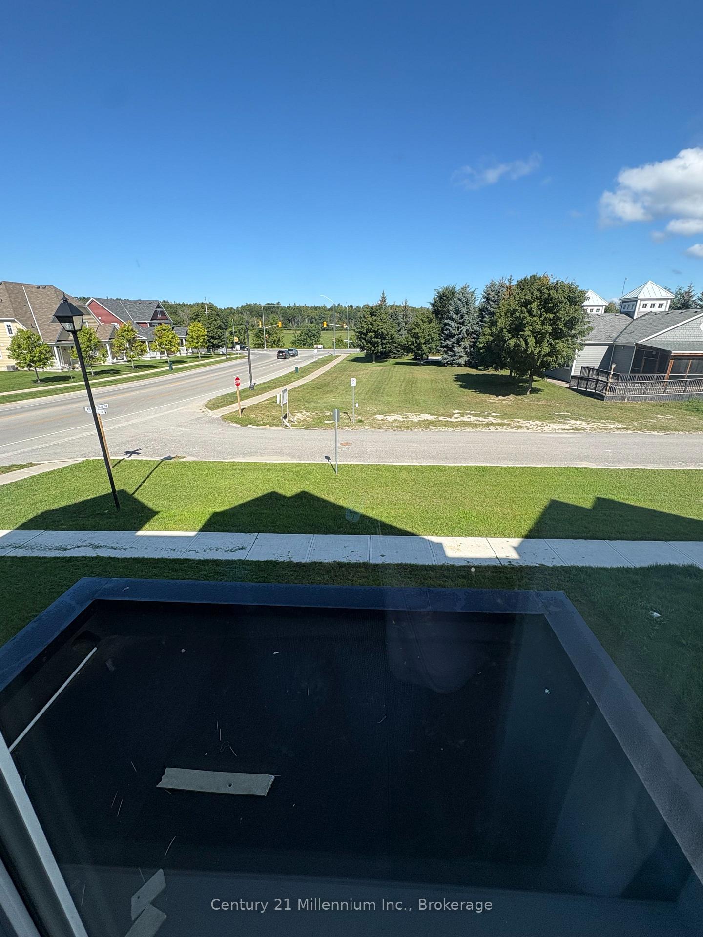 Photo 13 of 31 Surf Drive, Wasaga Beach — HOMEH